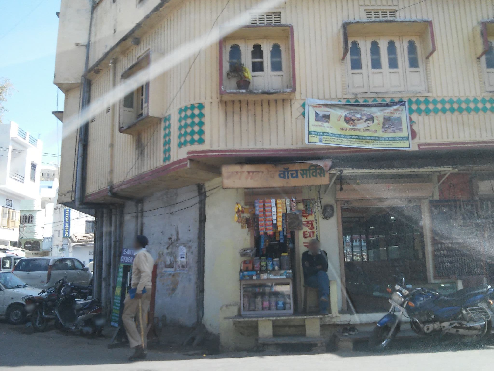 Street view near Lake Bridge, Udaipur