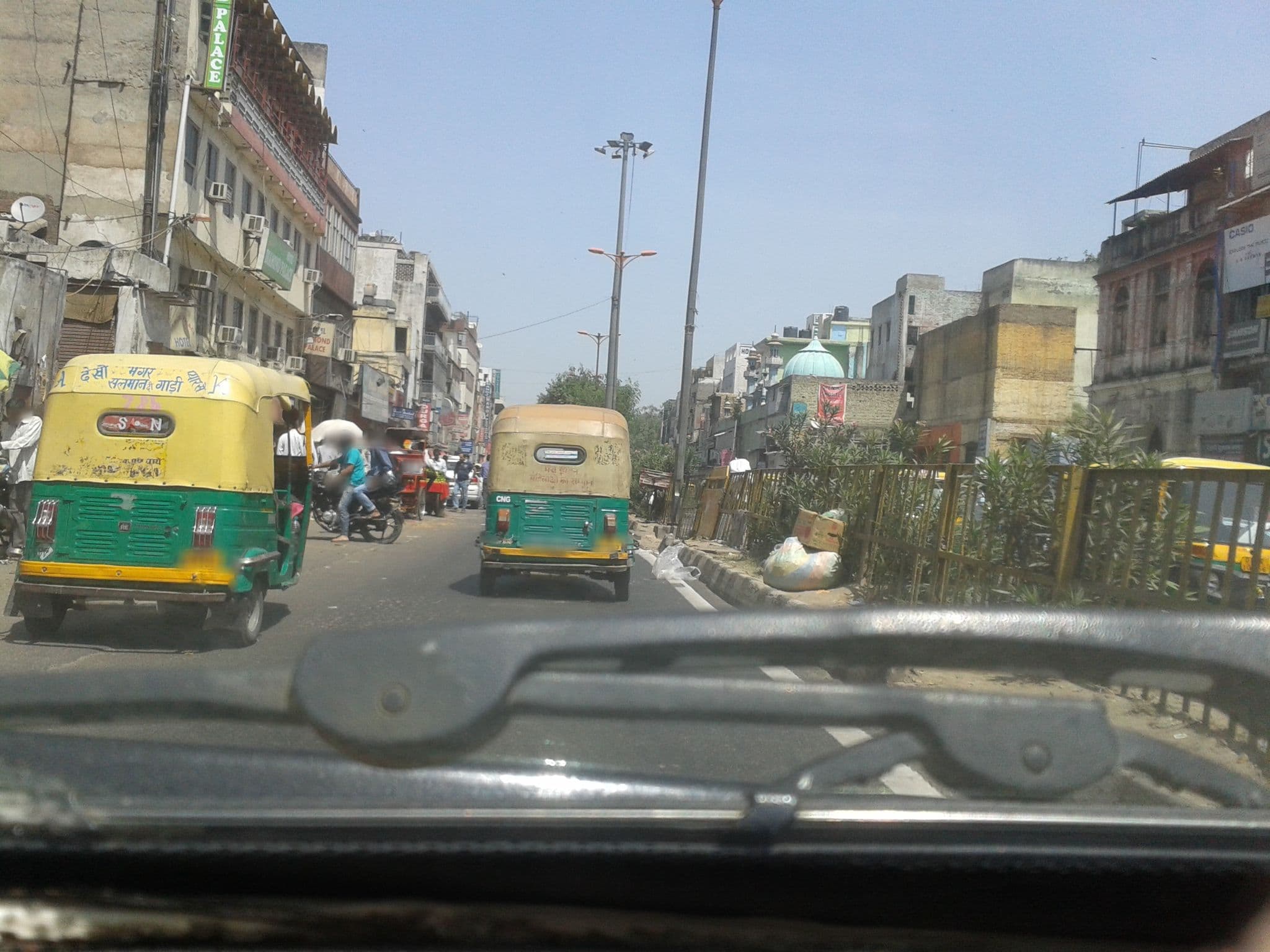 Street view near Wall Street, Delhi — © srividya (CC BY-SA · Mapillary)