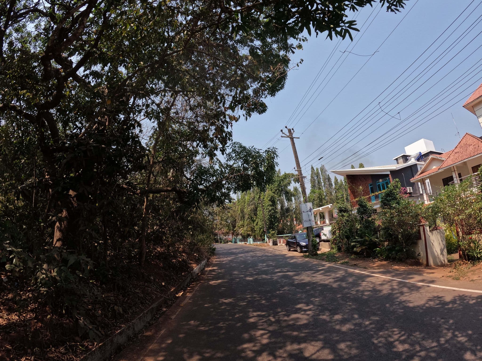 Street view near Siolim 2br Villa LaviSi with private pool, Solim — © lucomsky (CC BY-SA · Mapillary)