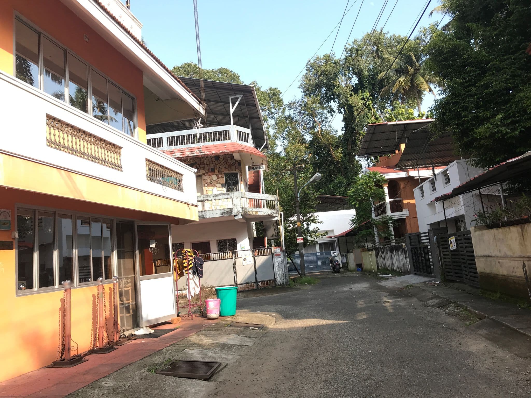 Street view near Chennat Homes, Vypīn — © livableurbanism (CC BY-SA · Mapillary)