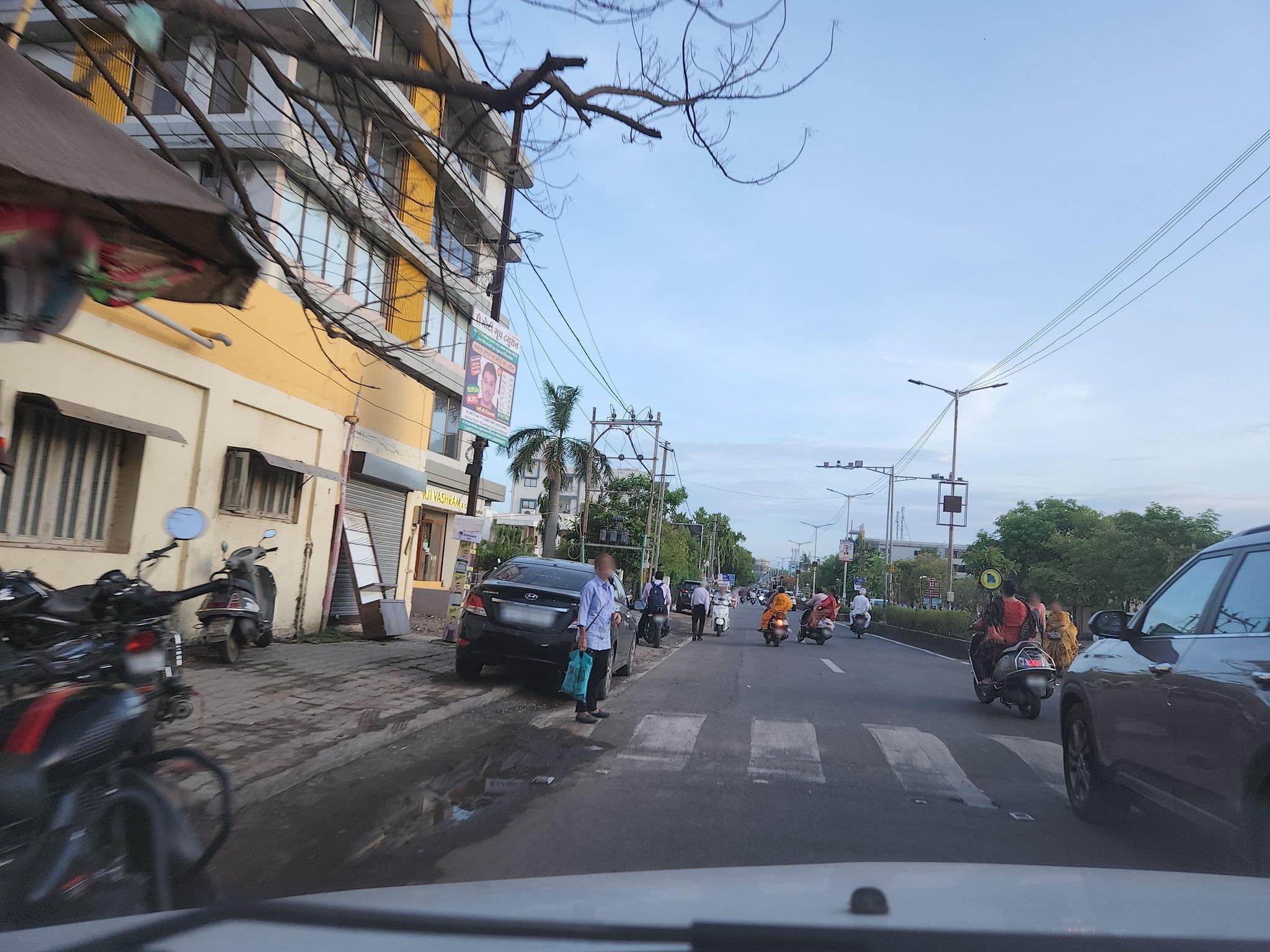 Street view near Sankalp & Saffron, Bhavnagar — © upendrakumar (CC BY-SA · Mapillary)