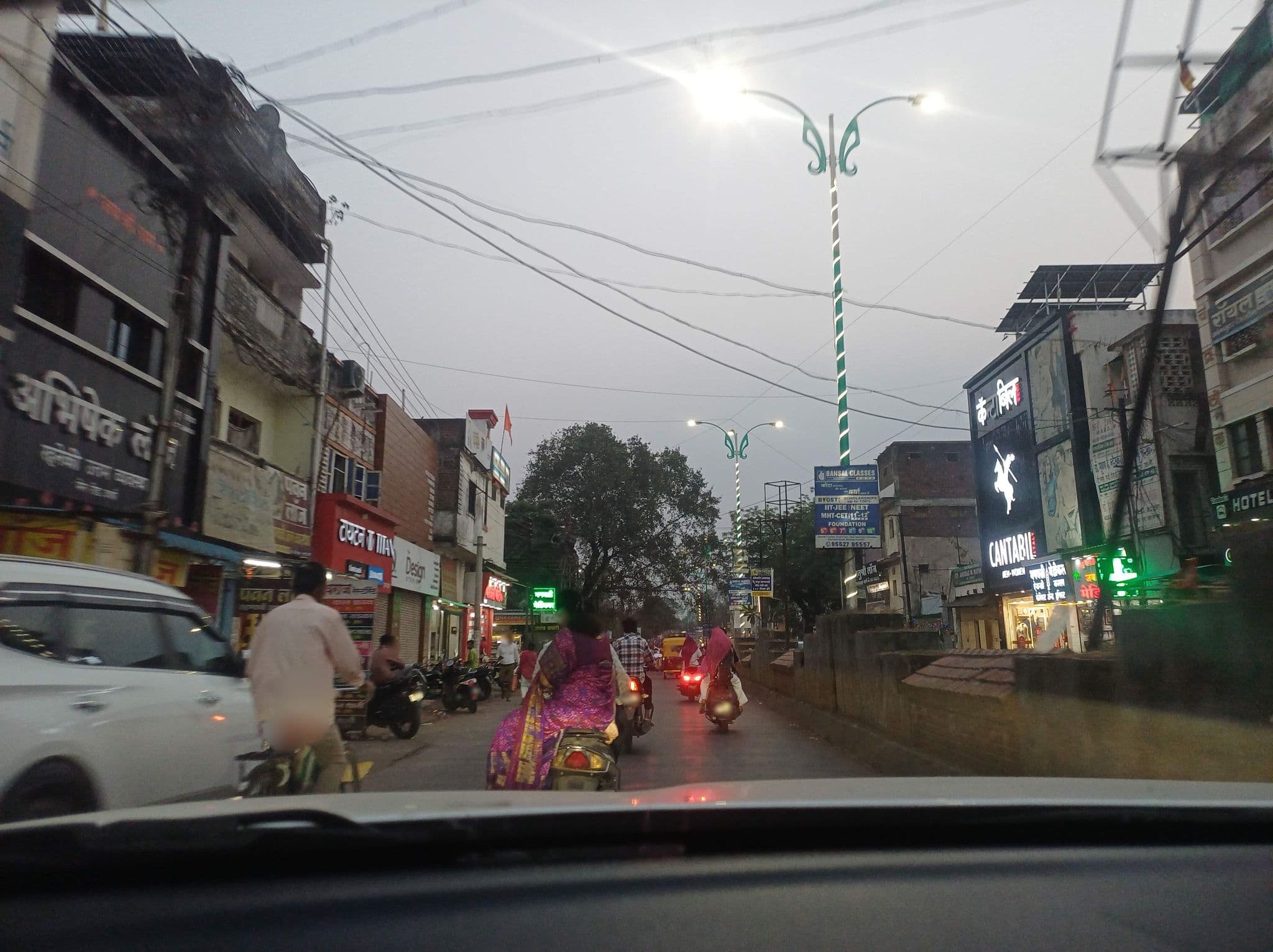 Street view near Anand Ashram and Bhojnalaya, Wardha — © WankhedeR (CC BY-SA · Mapillary)
