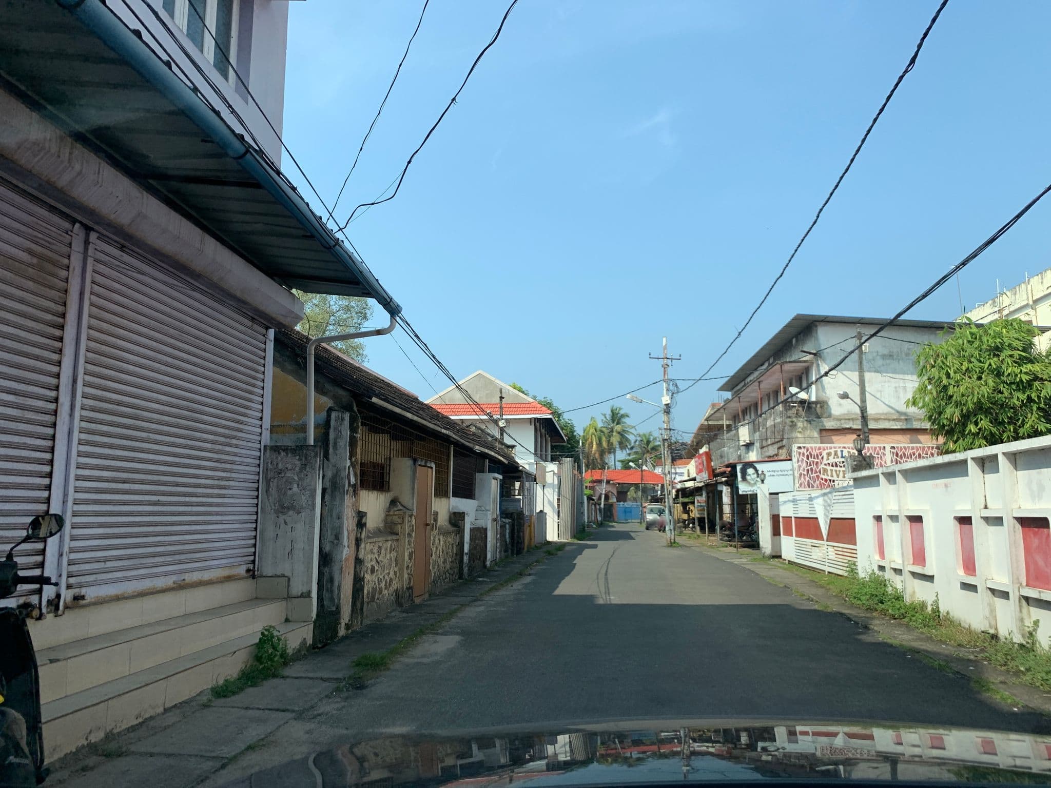 Street view near dutch manor, Vypīn — © livableurbanism (CC BY-SA · Mapillary)