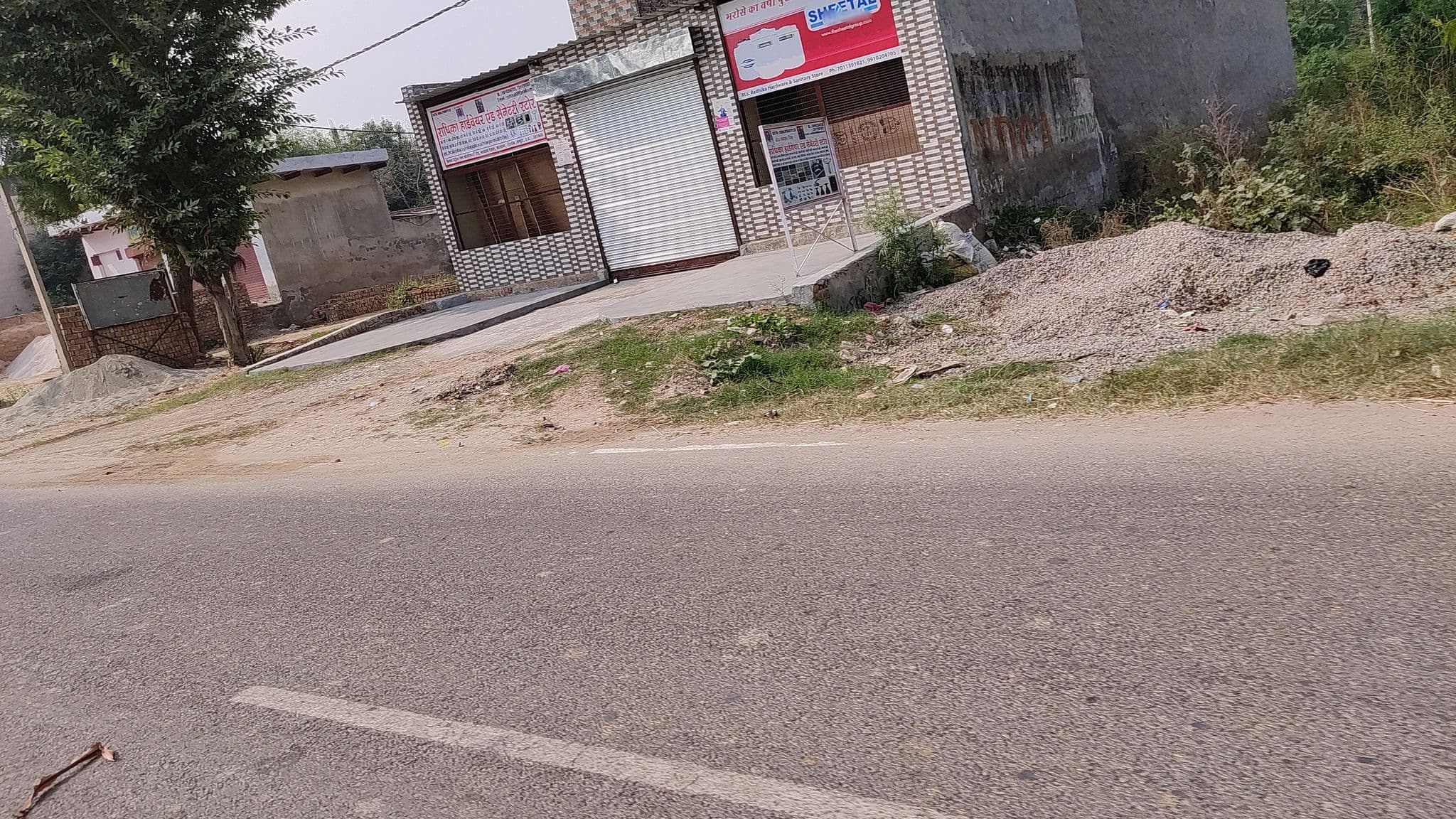 Street view near Mataji Guest House, Barsāna — © bhavana_naga (CC BY-SA · Mapillary)