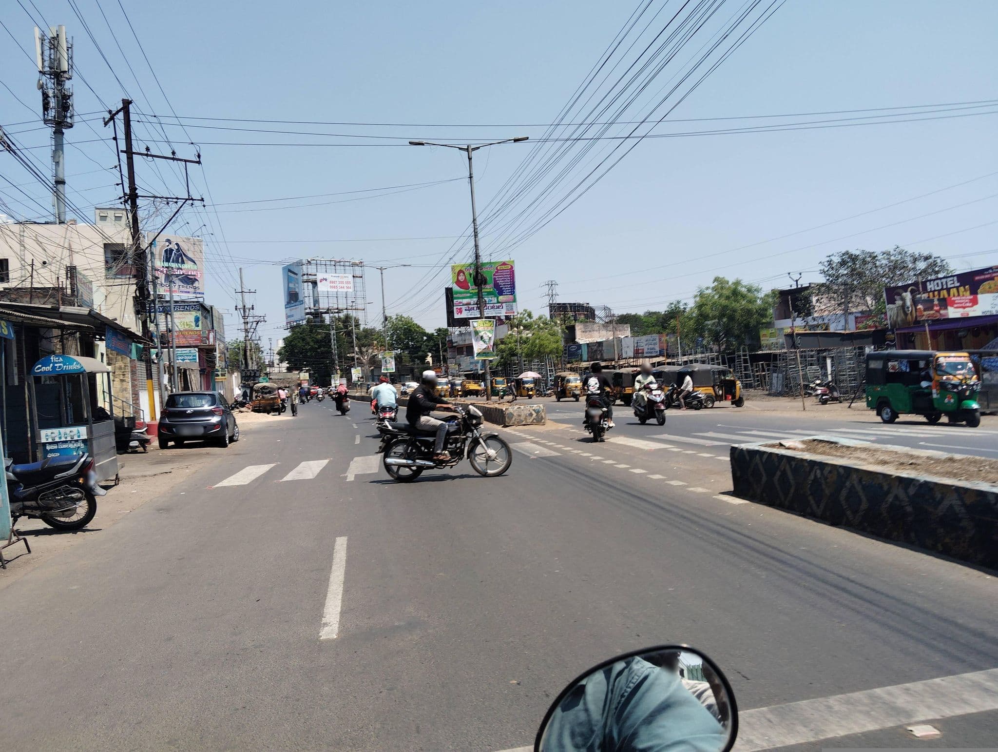 Street view near Charminar Hotel, Guntur — © arn1291 (CC BY-SA · Mapillary)