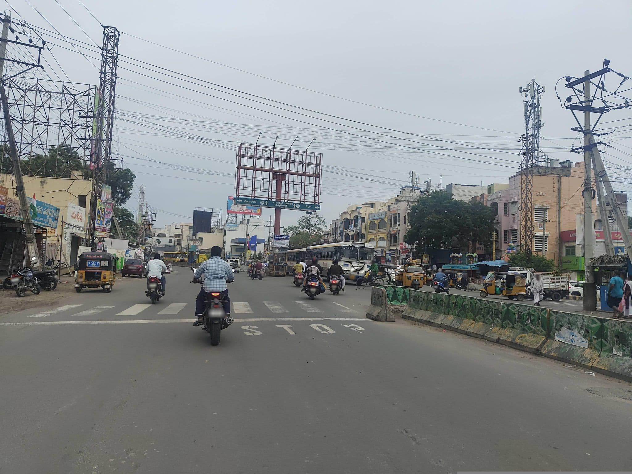 Street view near Hotel South Inn, Guntur — © TadepalliNanda (CC BY-SA · Mapillary)