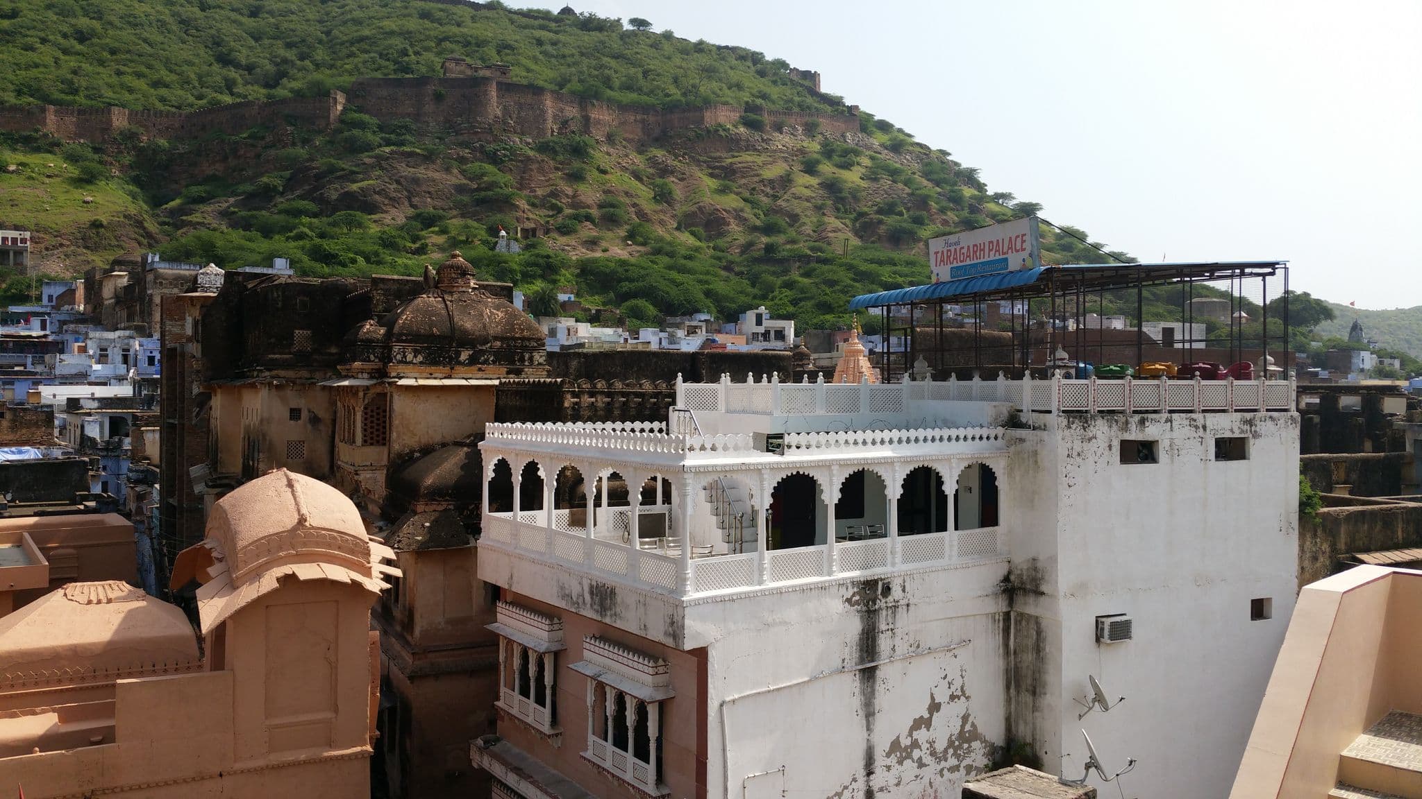 Street view near Haveli Bundi Inn, Būndi — © shlublu (CC BY-SA · Mapillary)