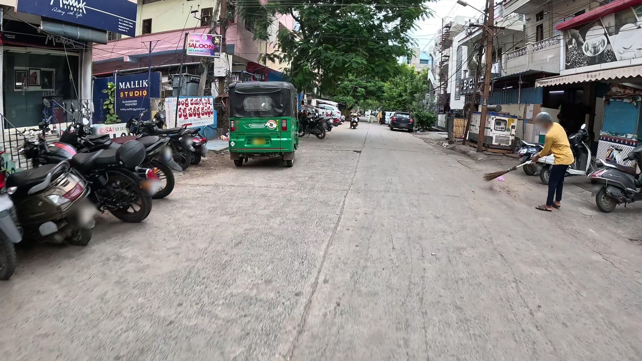 Street view near Sri Satya Sai Hotel, Vijayawada — © karrthikuuuuu (CC BY-SA · Mapillary)