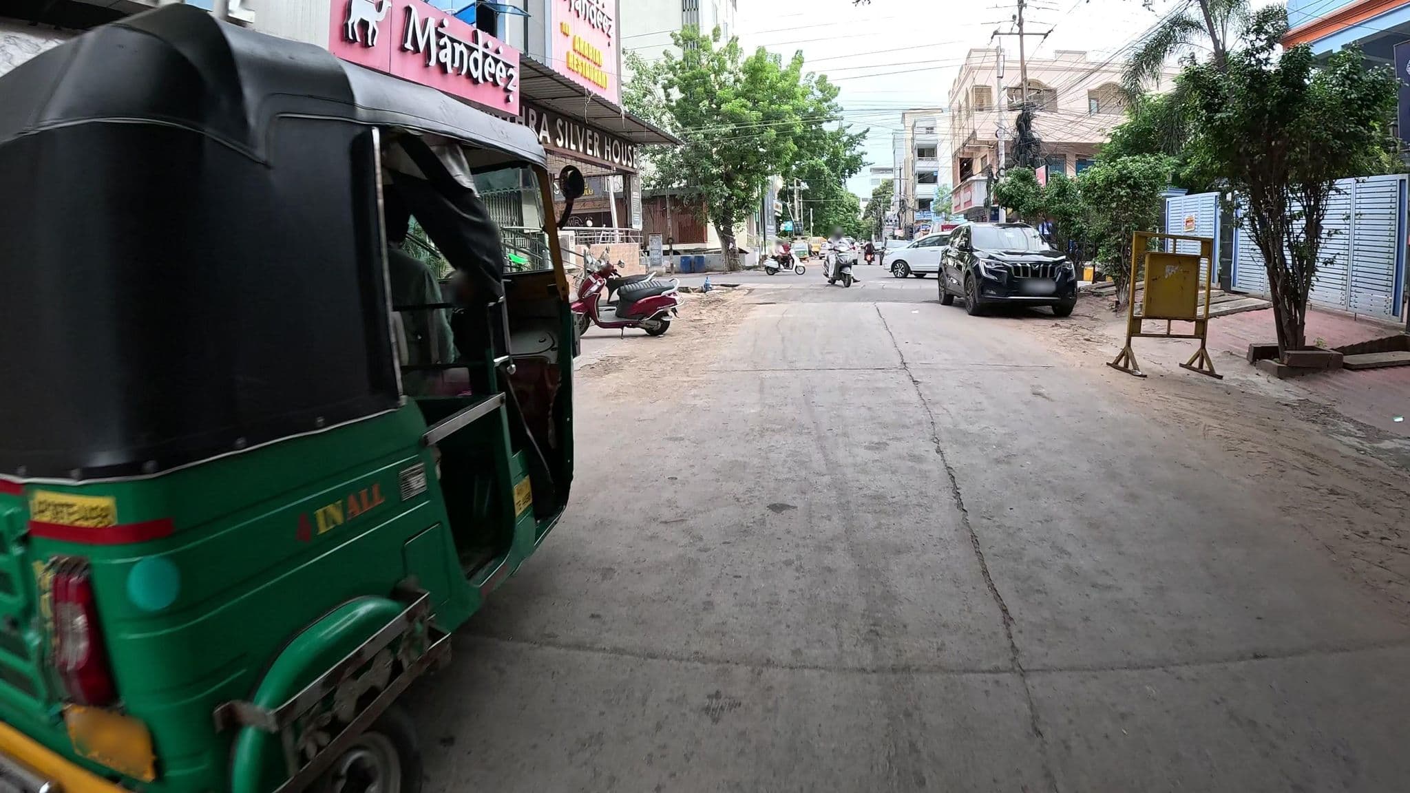 Street view near Hotel Sree, Vijayawada — © karrthikuuuuu (CC BY-SA · Mapillary)