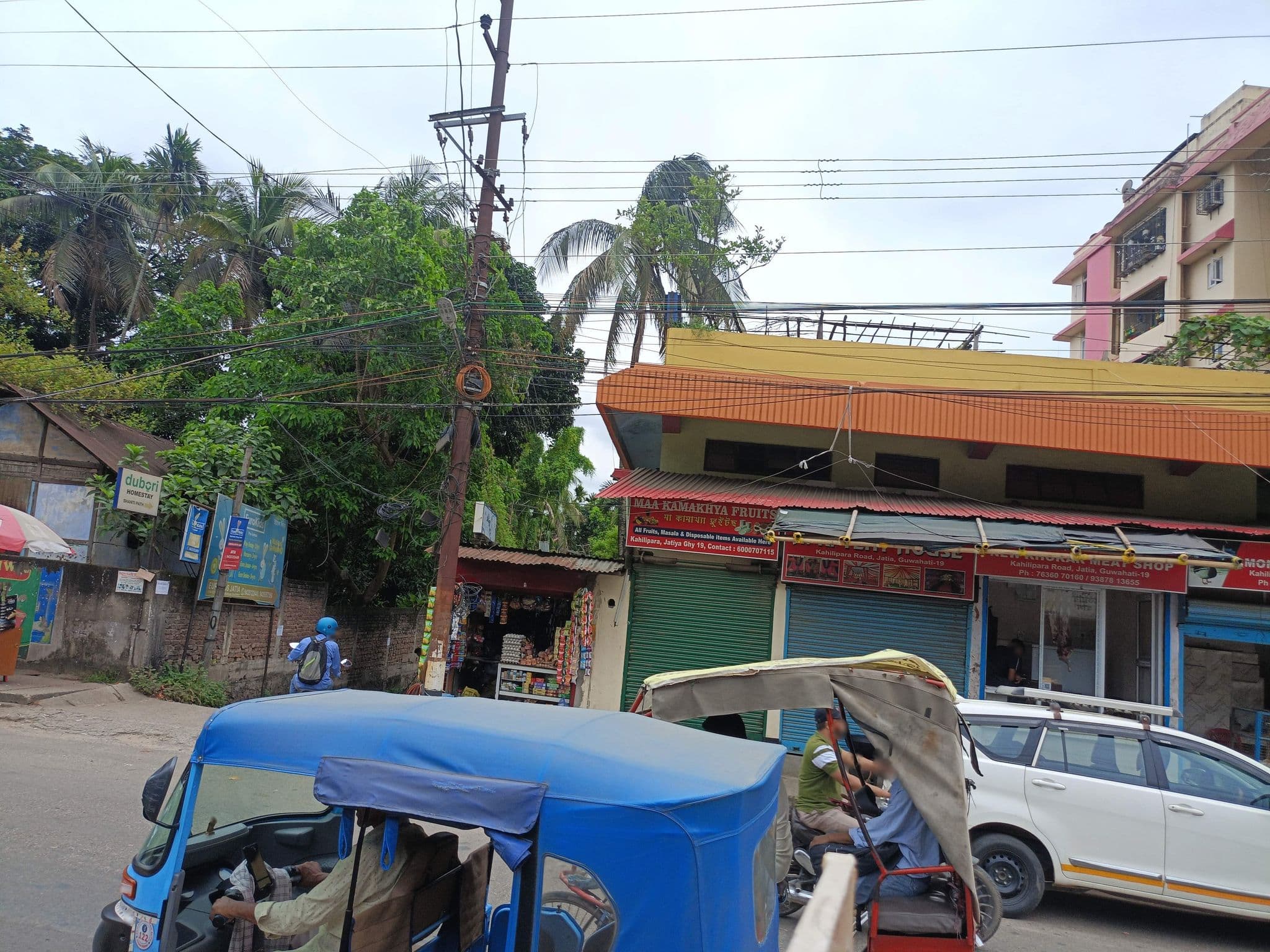 Street view near Hotel shibani, Dispur — © roktimpro (CC BY-SA · Mapillary)