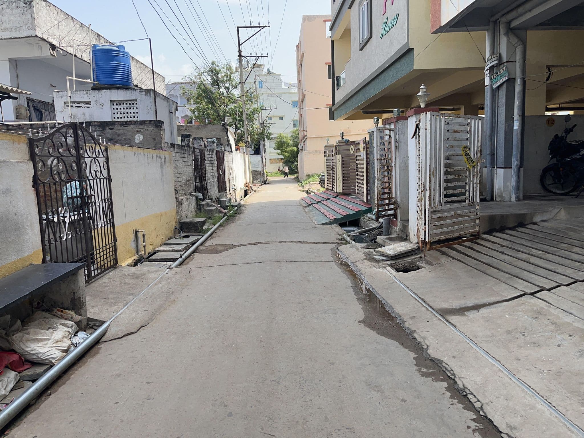 Street view near Neelima Guest House, Kānūru — © MithaRaj27 (CC BY-SA · Mapillary)