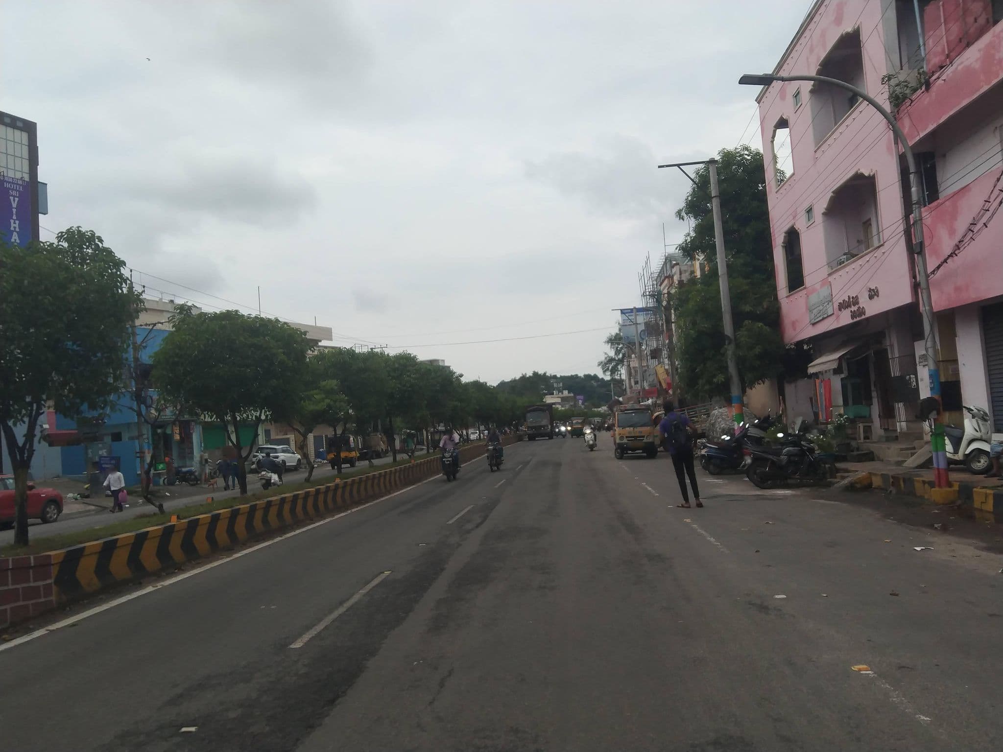 Street view near Vihan Hotel, Rāmavarappādu — © k_jaya_1012 (CC BY-SA · Mapillary)