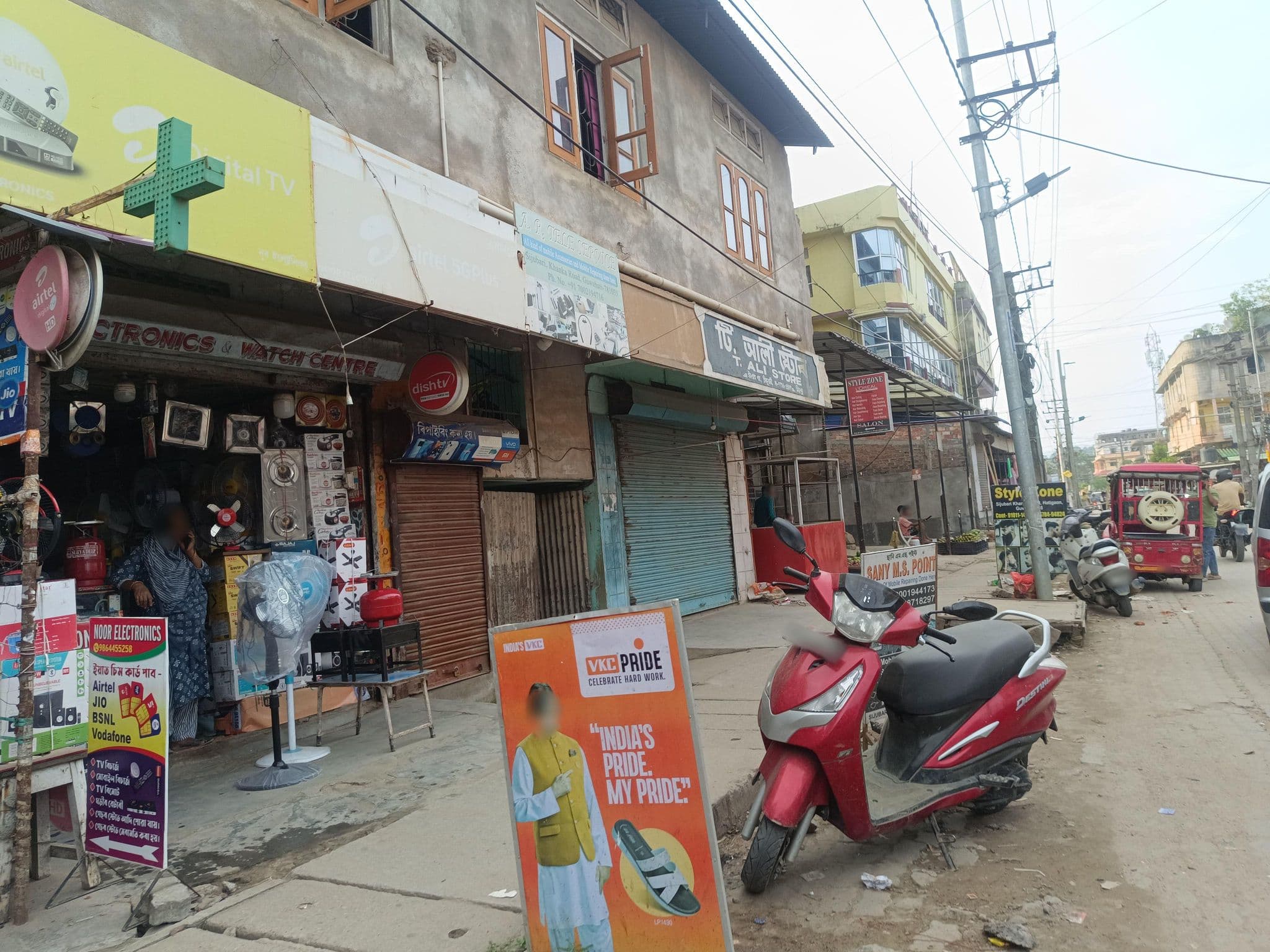 Street view near Bismillah Hotel, Dispur — © aasthak (CC BY-SA · Mapillary)
