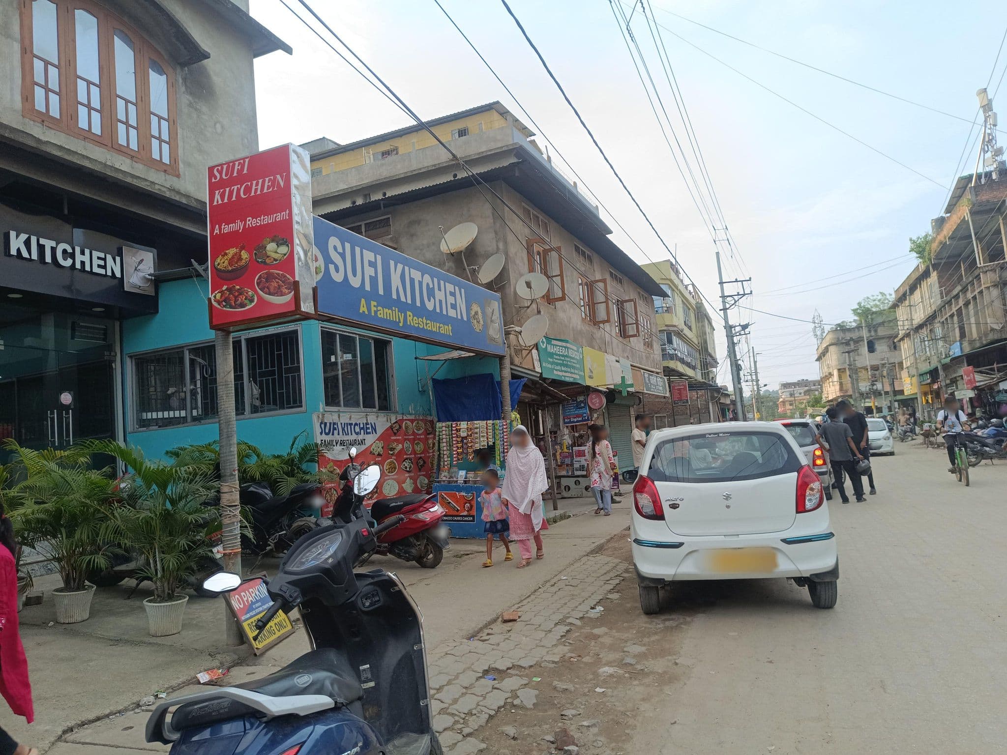 Street view near Dosti Hotel, Dispur — © aasthak (CC BY-SA · Mapillary)