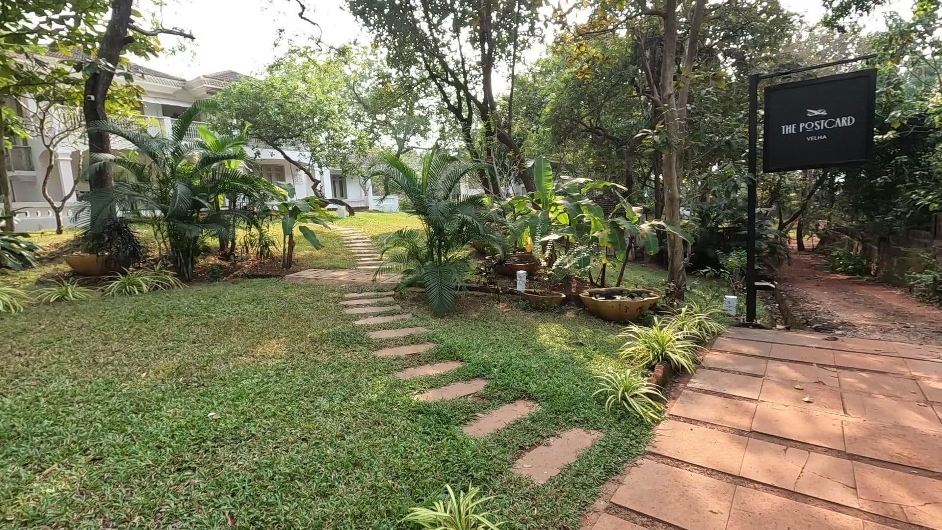 Street view near The Postcard Velha, Corlim — © lucomsky (CC BY-SA · Mapillary)