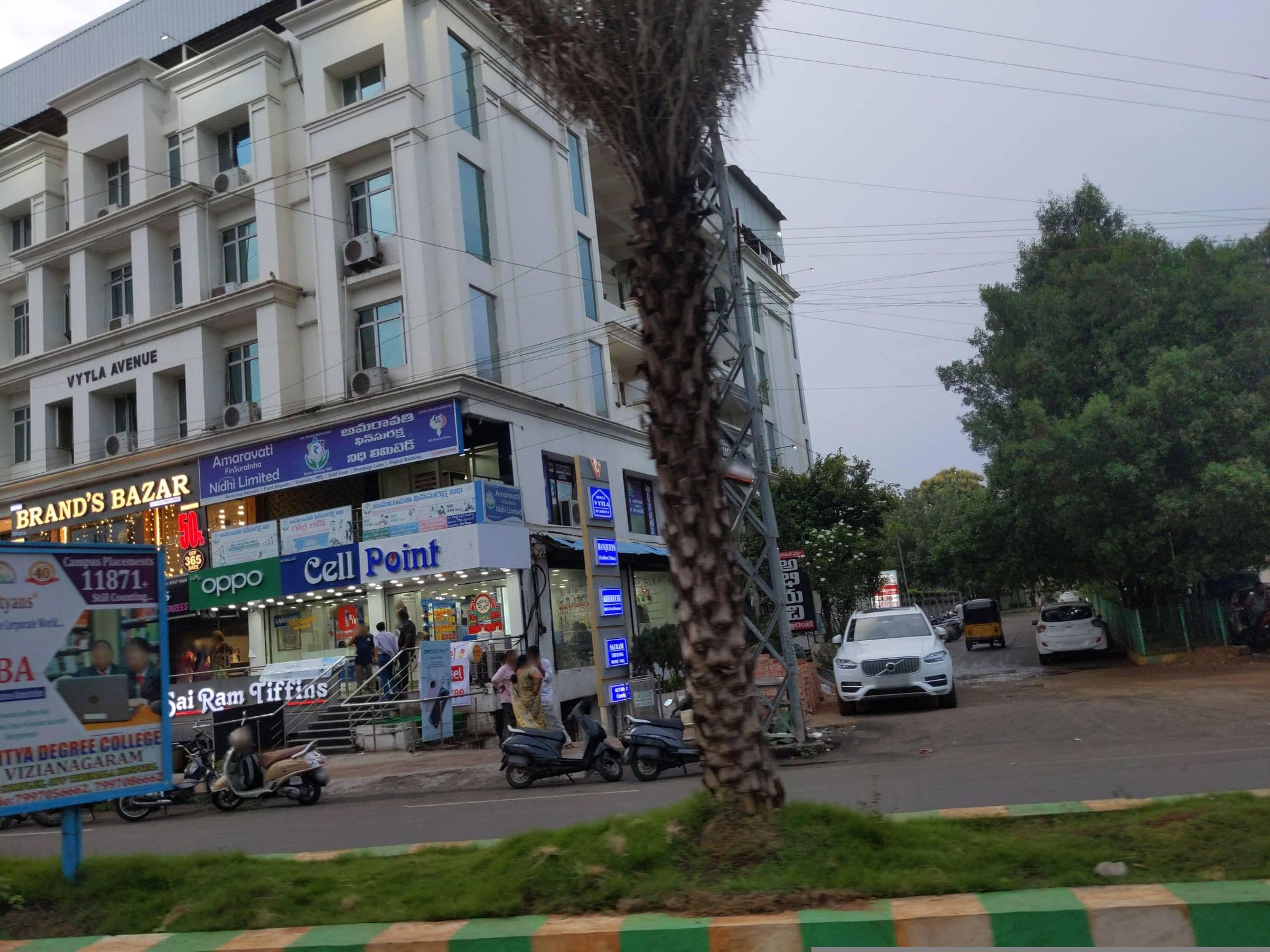 Street view near Hotel Vytla Residency, Vizianagaram — © ph4ni (CC BY-SA · Mapillary)