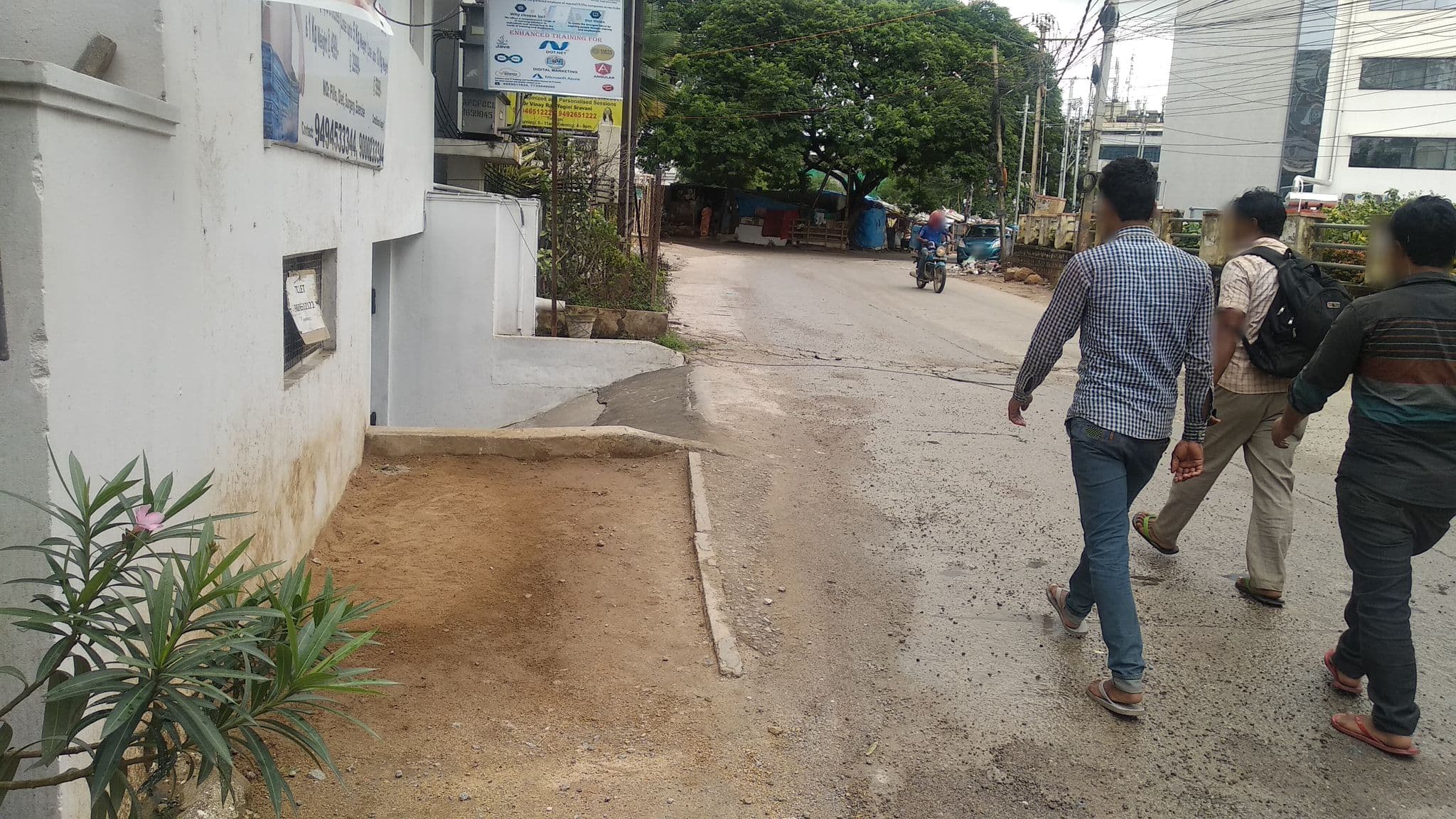 Street view near Ostello Isabello, Kukatpally