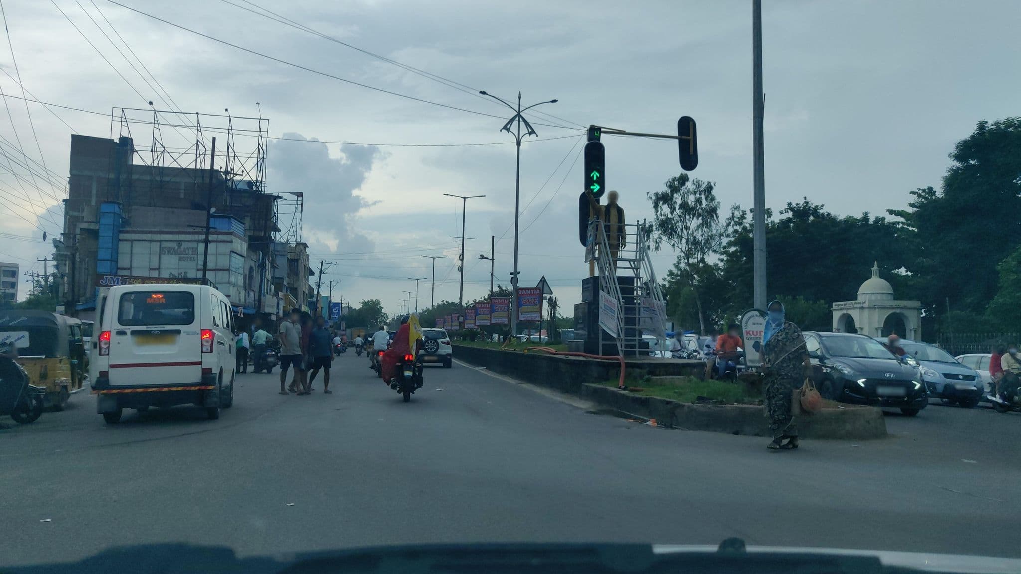 Street view near Sri Sai Girls Hostel, Warangal — © srinivasganji (CC BY-SA · Mapillary)
