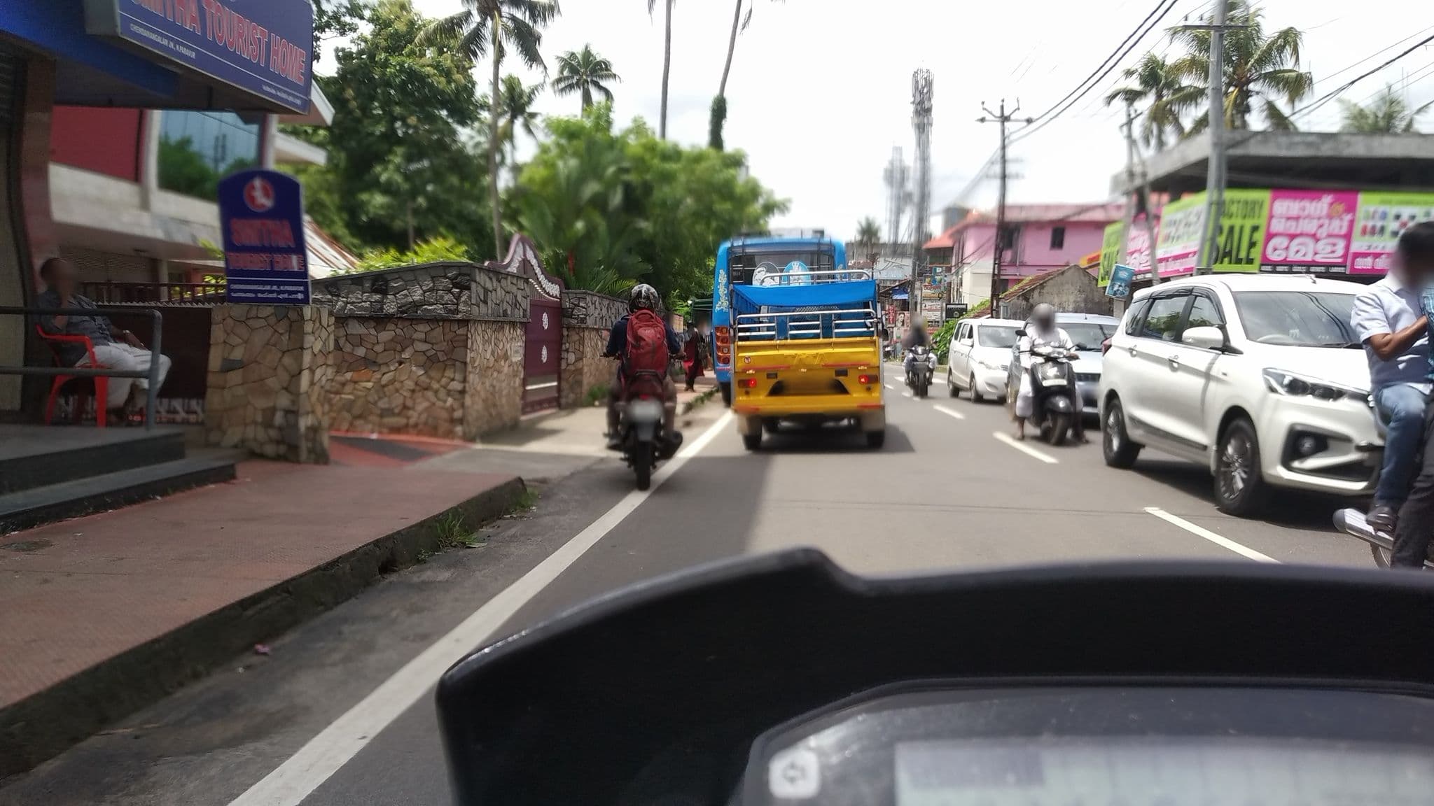 Street view near Smitha Tourist Home, Parūr — © jothishbabu (CC BY-SA · Mapillary)