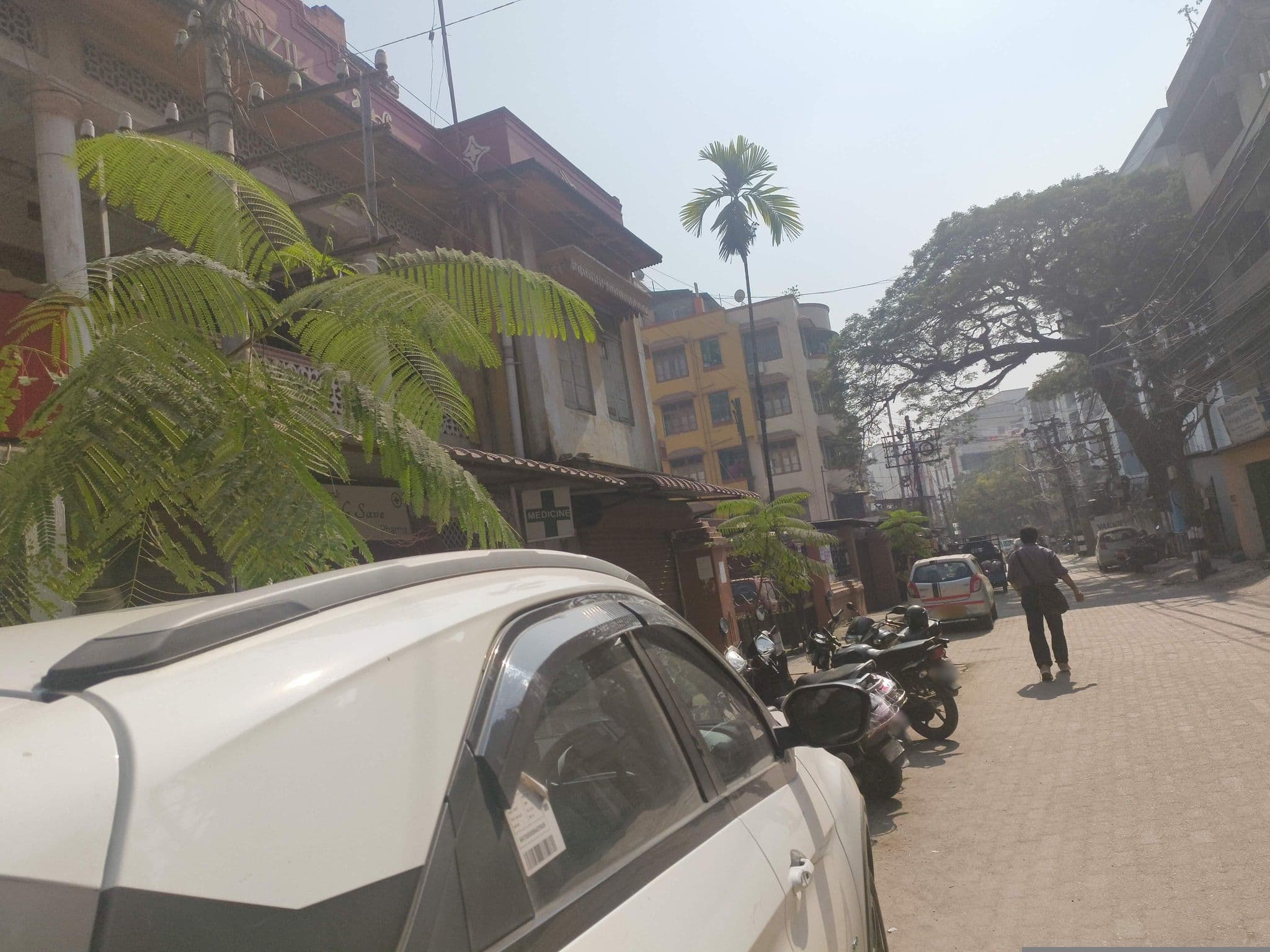 Street view near Jaiswal Hotel & Meat House, Guwahati