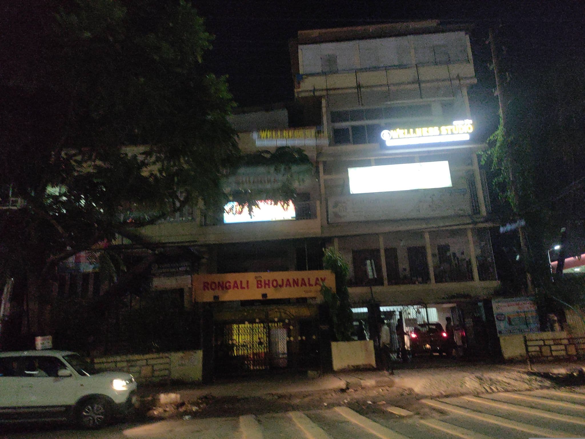 Street view near Rongali Bhojanalaya, Guwahati
