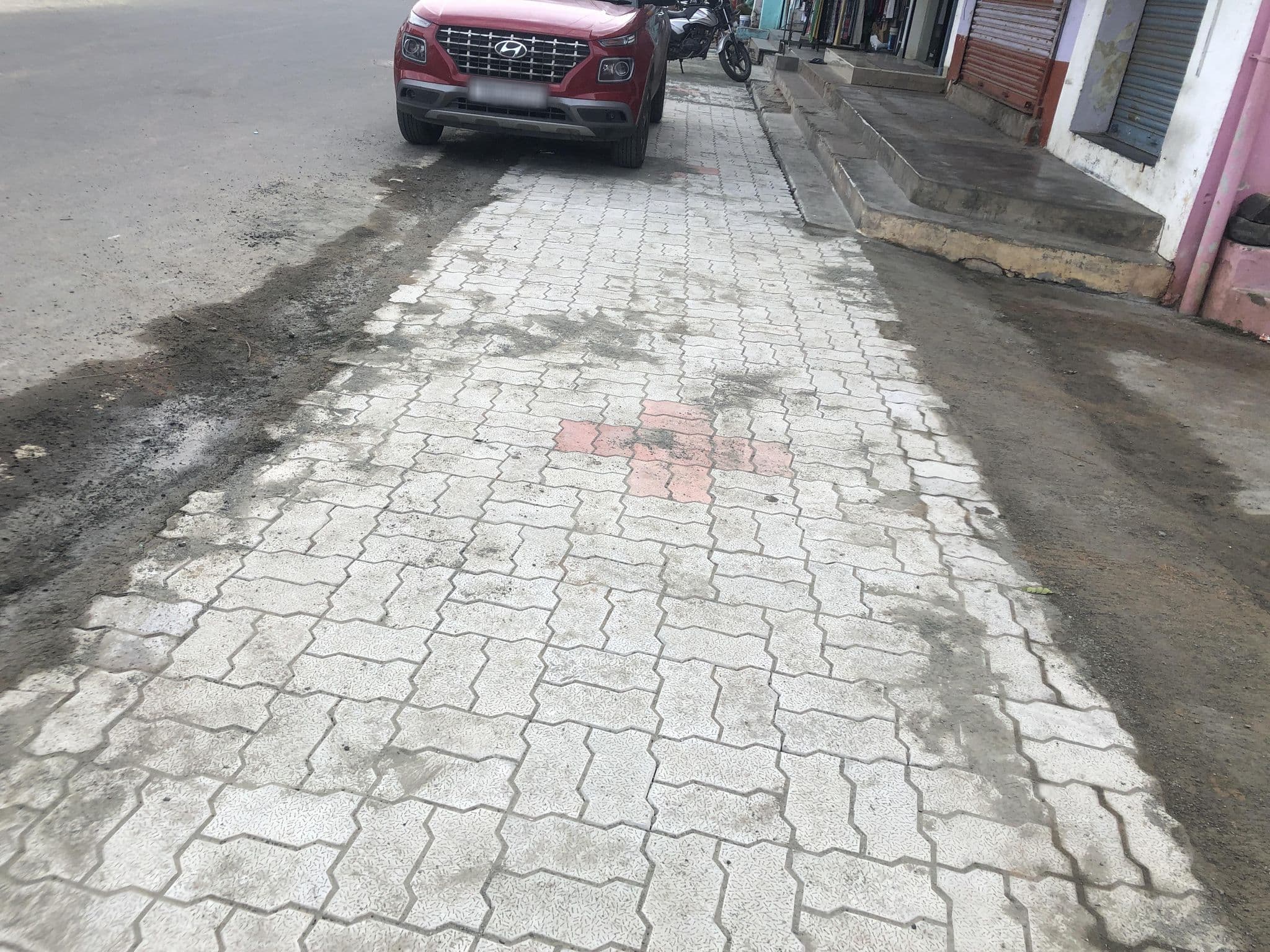 Street view near Selvavinayaagar ganesh Lodge, Mahabalipuram — © olily (CC BY-SA · Mapillary)