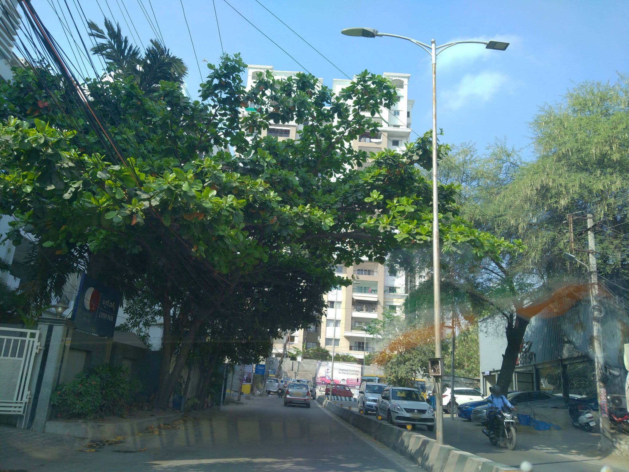 Street view near Luxor Park, Kukatpally