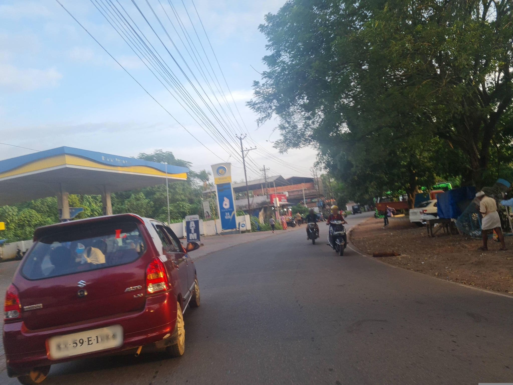 Street view near Hotel Samudra Sreekandapuram, Irikkūr — © dinshkm (CC BY-SA · Mapillary)