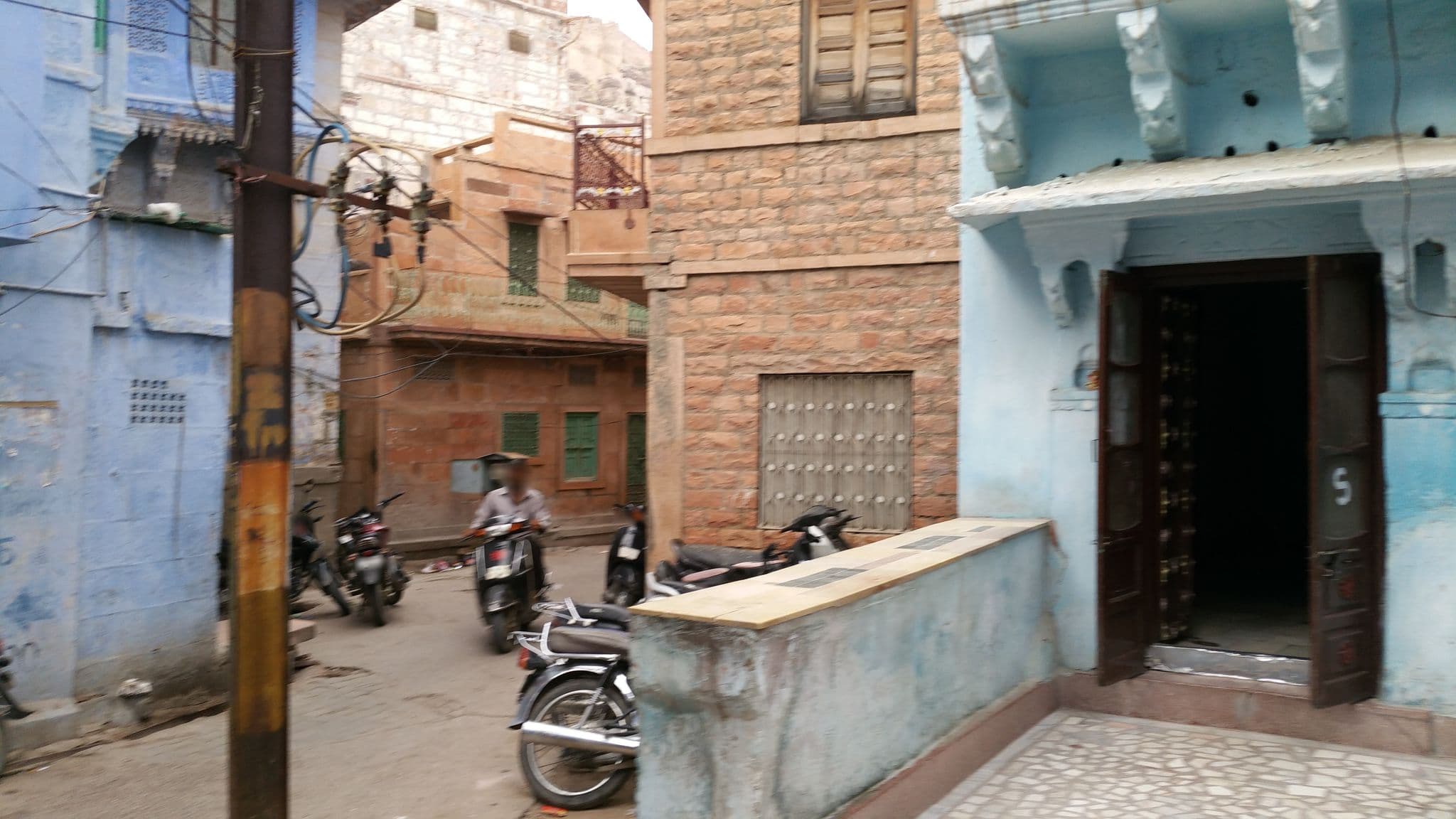 Street view near House of Raghuvansh Homestay, Jodhpur — © shlublu (CC BY-SA · Mapillary)