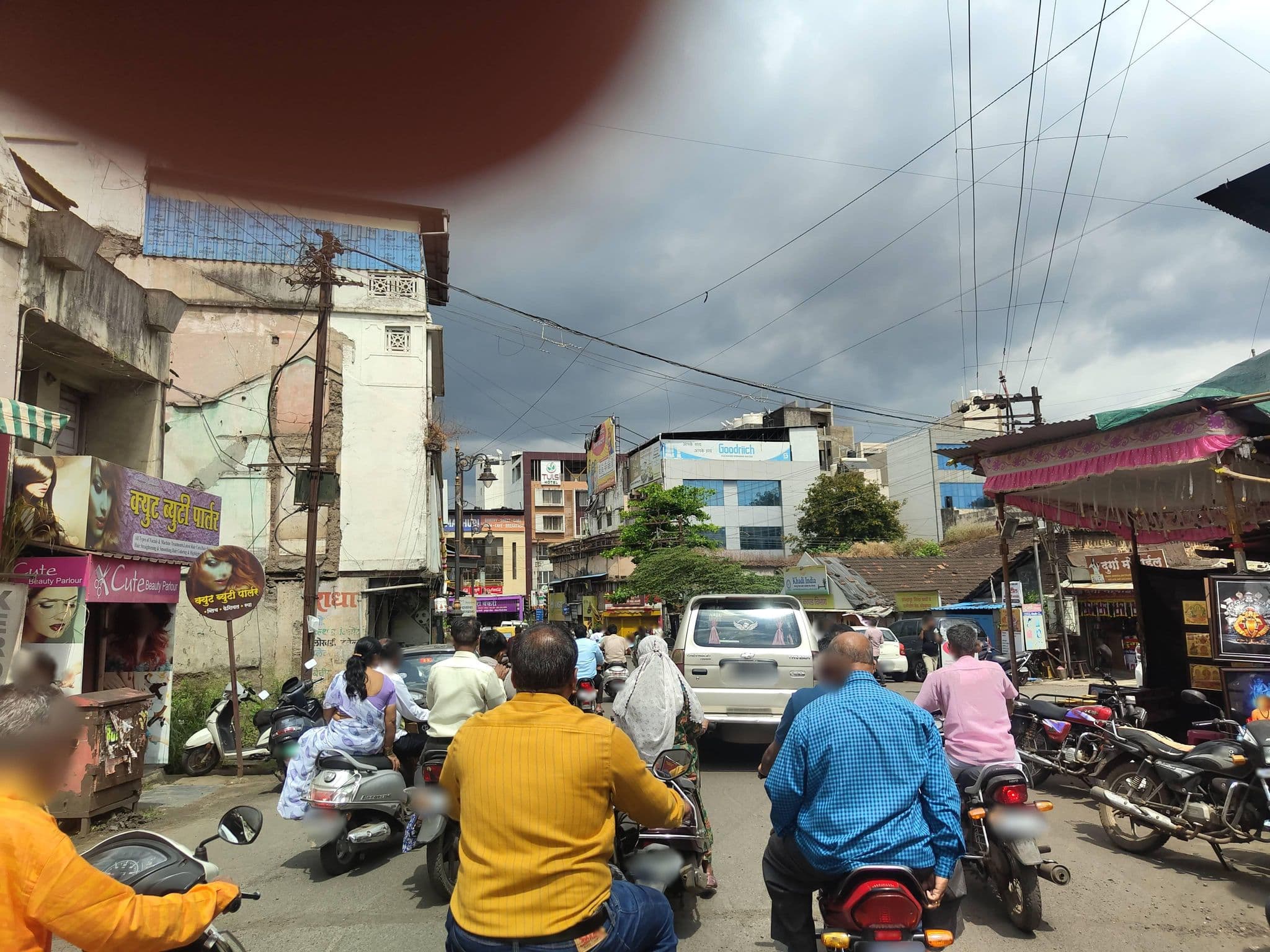 Street view near HOTEL KRISHNA THE WOOD VILLA KOLHAPUR, Kolhāpur — © Pranav_2001 (CC BY-SA · Mapillary)