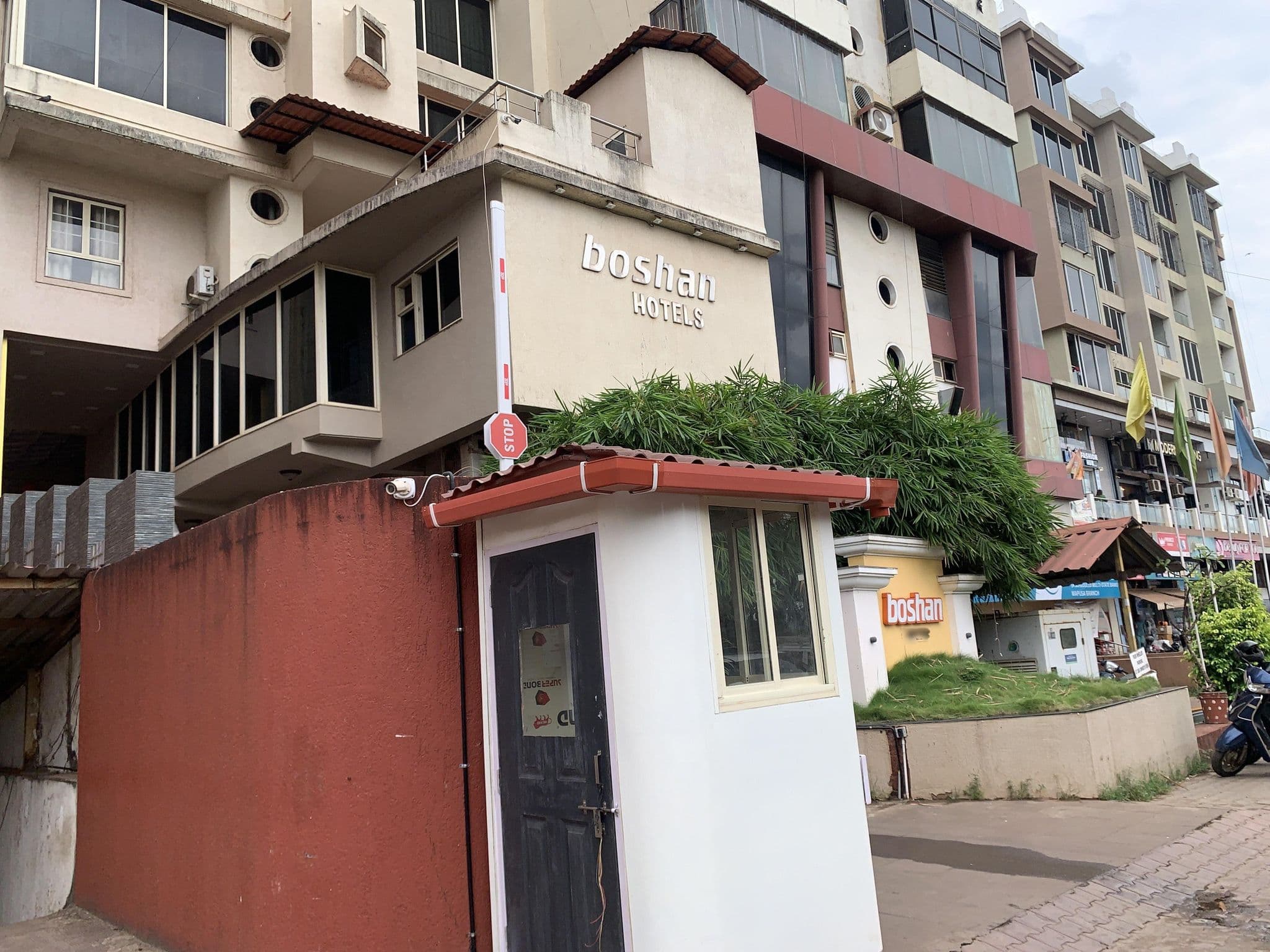 Street view near Boshan Hotels, Mapusa — © planemad (CC BY-SA · Mapillary)