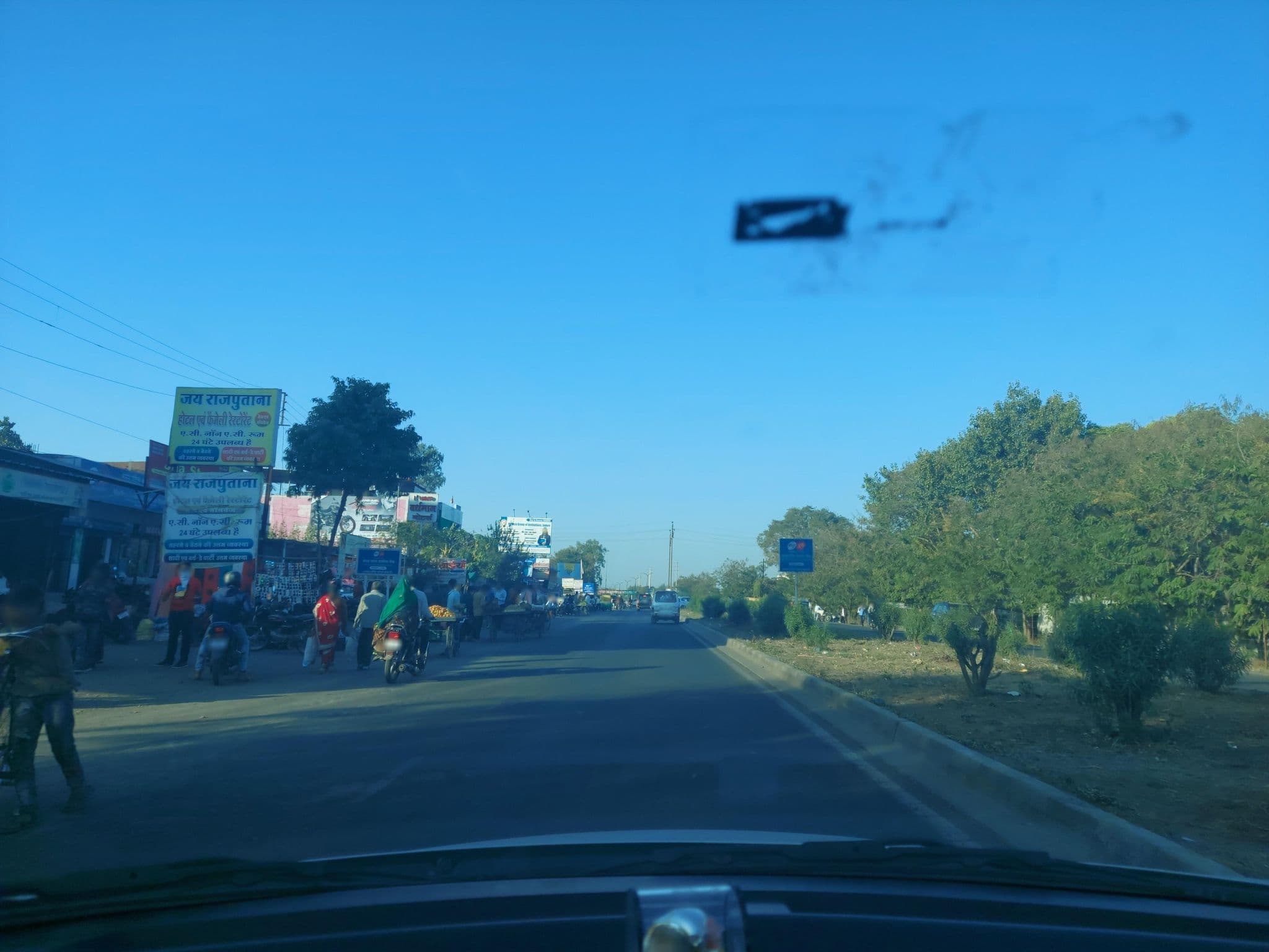 Street view near Hotel The Avirajan, Lassodyāmeri — © amaldatta555 (CC BY-SA · Mapillary)
