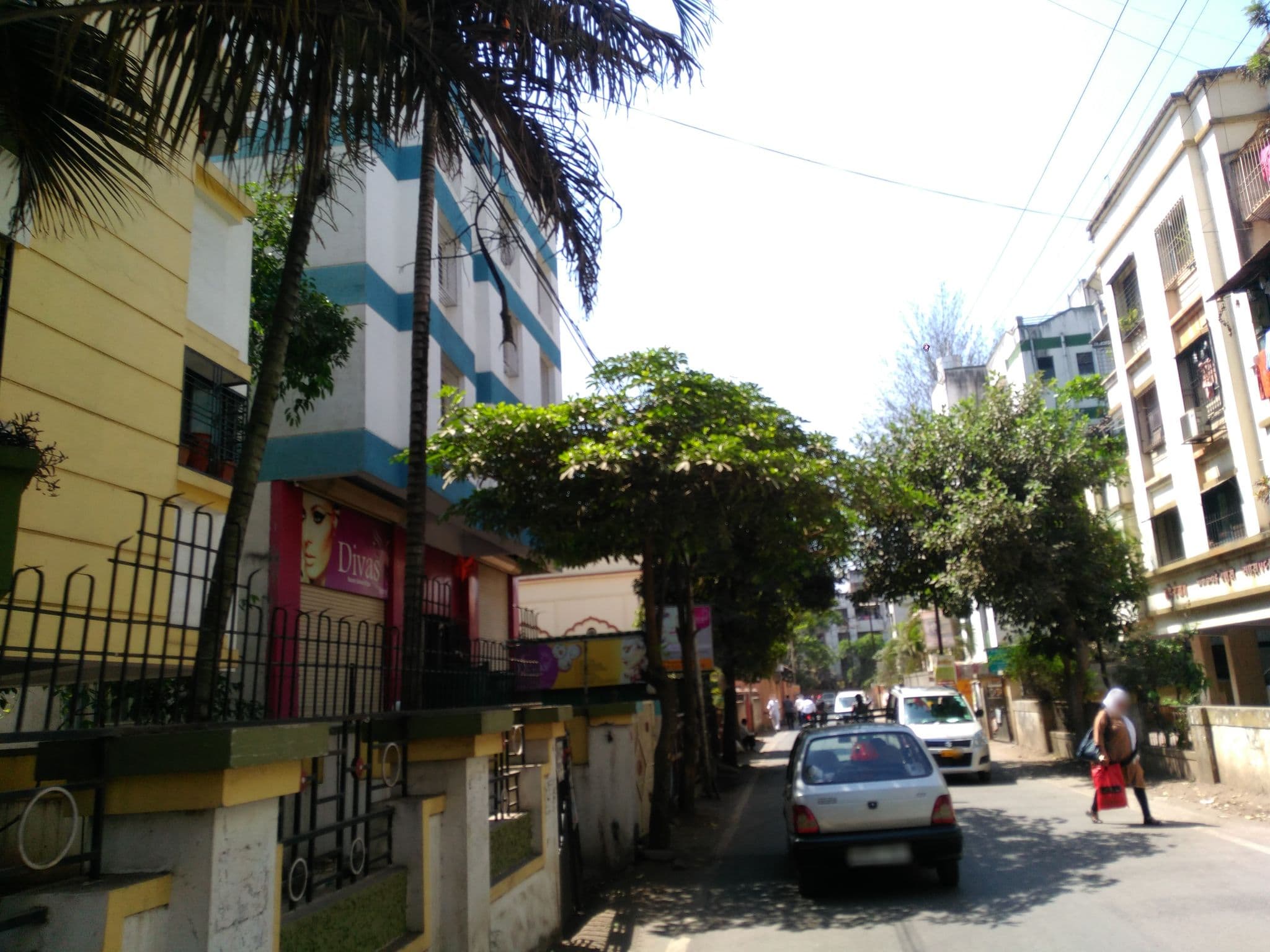 Street view near siddhivinayak girls hostel, Māngvādi — © abhyankar (CC BY-SA · Mapillary)