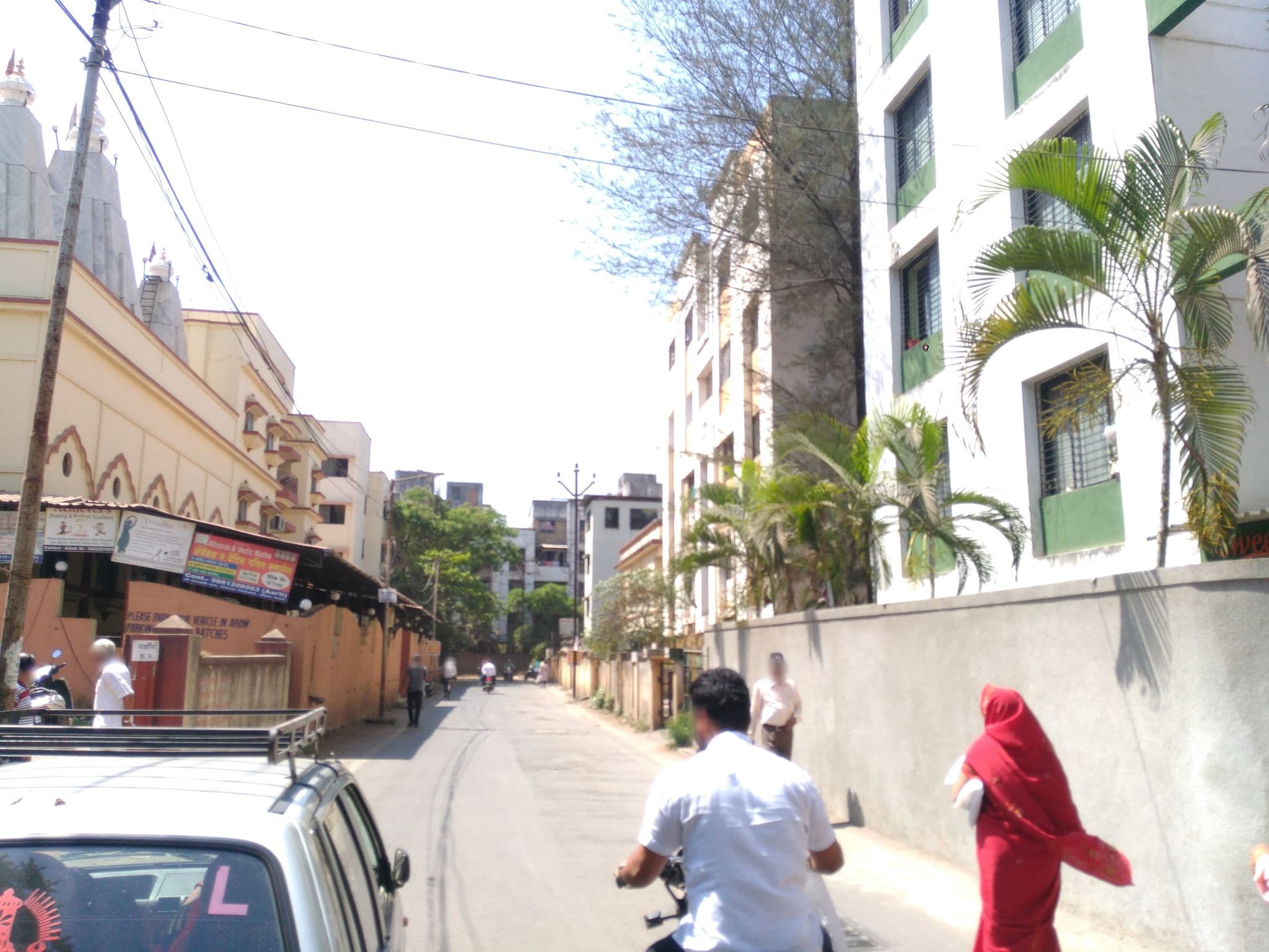 Street view near Stanza girls hostel, Māngvādi — © abhyankar (CC BY-SA · Mapillary)
