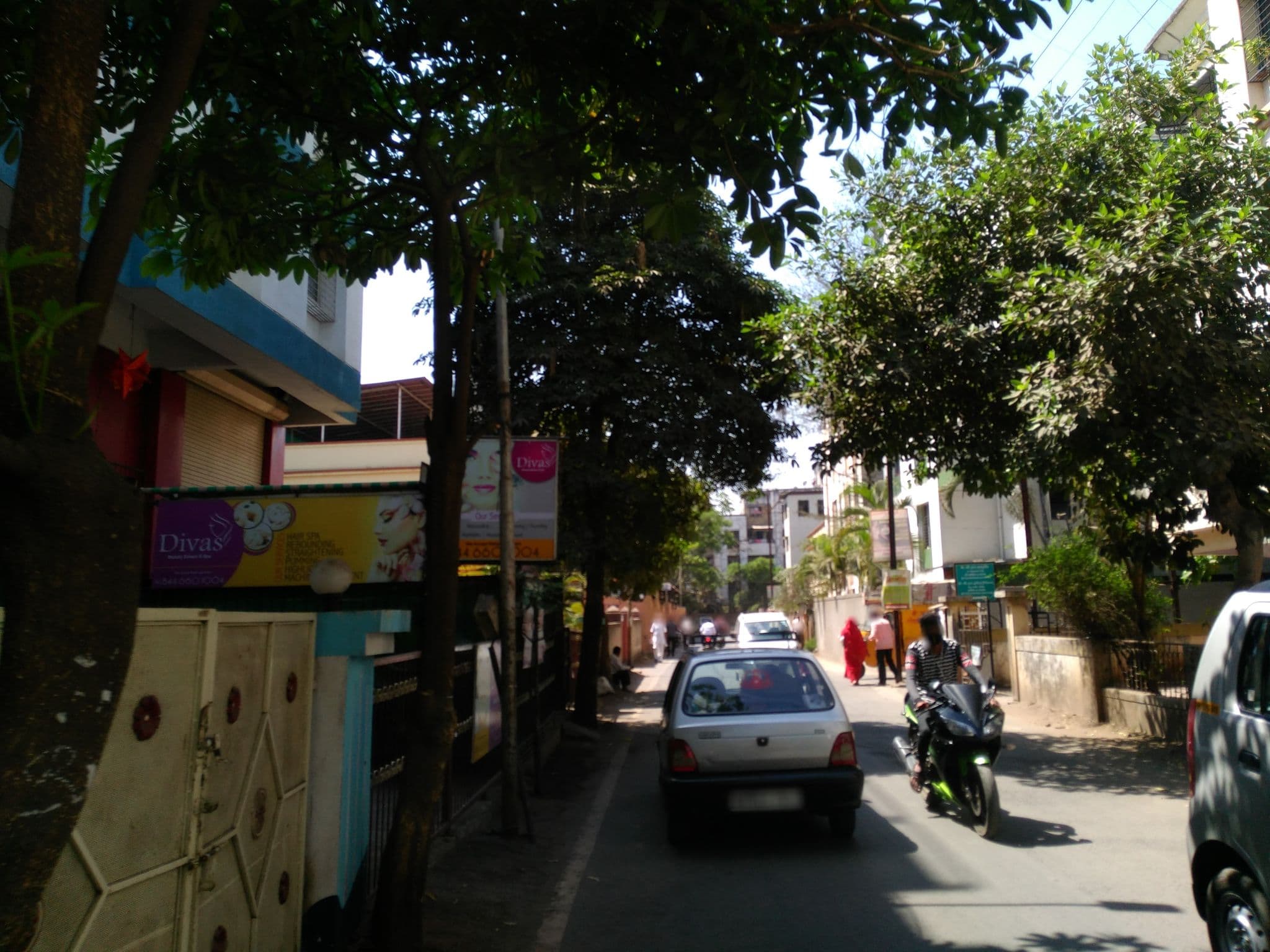 Street view near New girls hostel, Māngvādi — © abhyankar (CC BY-SA · Mapillary)