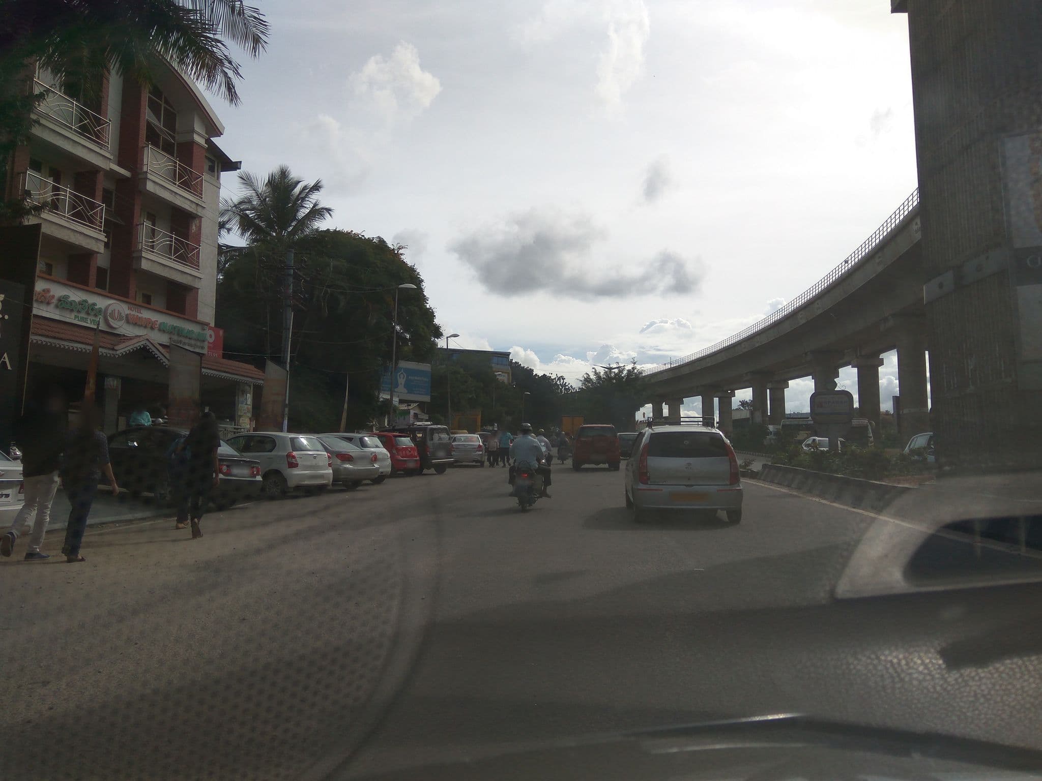 Street view near Bloom Hotel, Bengaluru