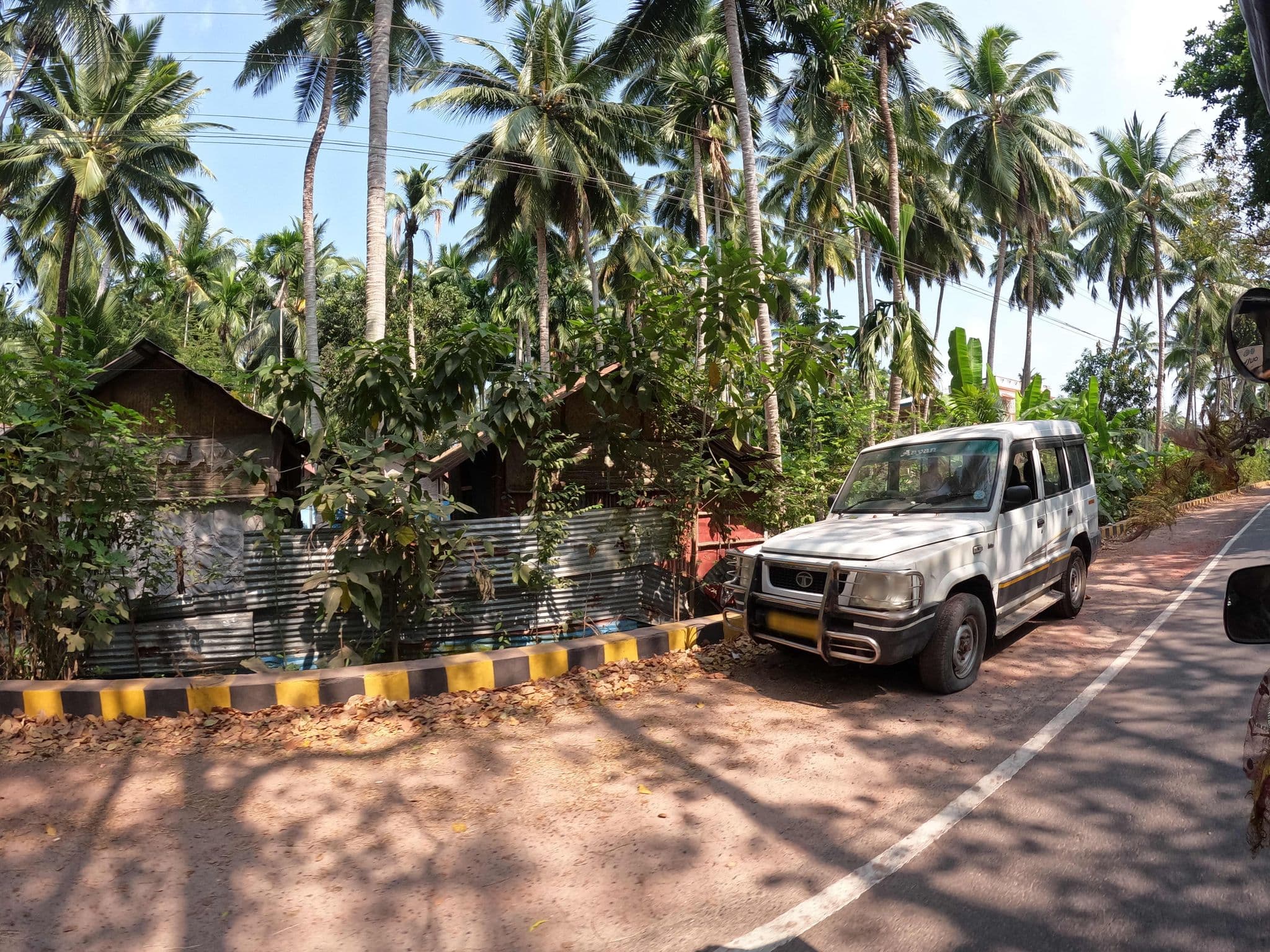 Street view near Blue waves beach resort, Bamboo Flat — © lucomsky (CC BY-SA · Mapillary)