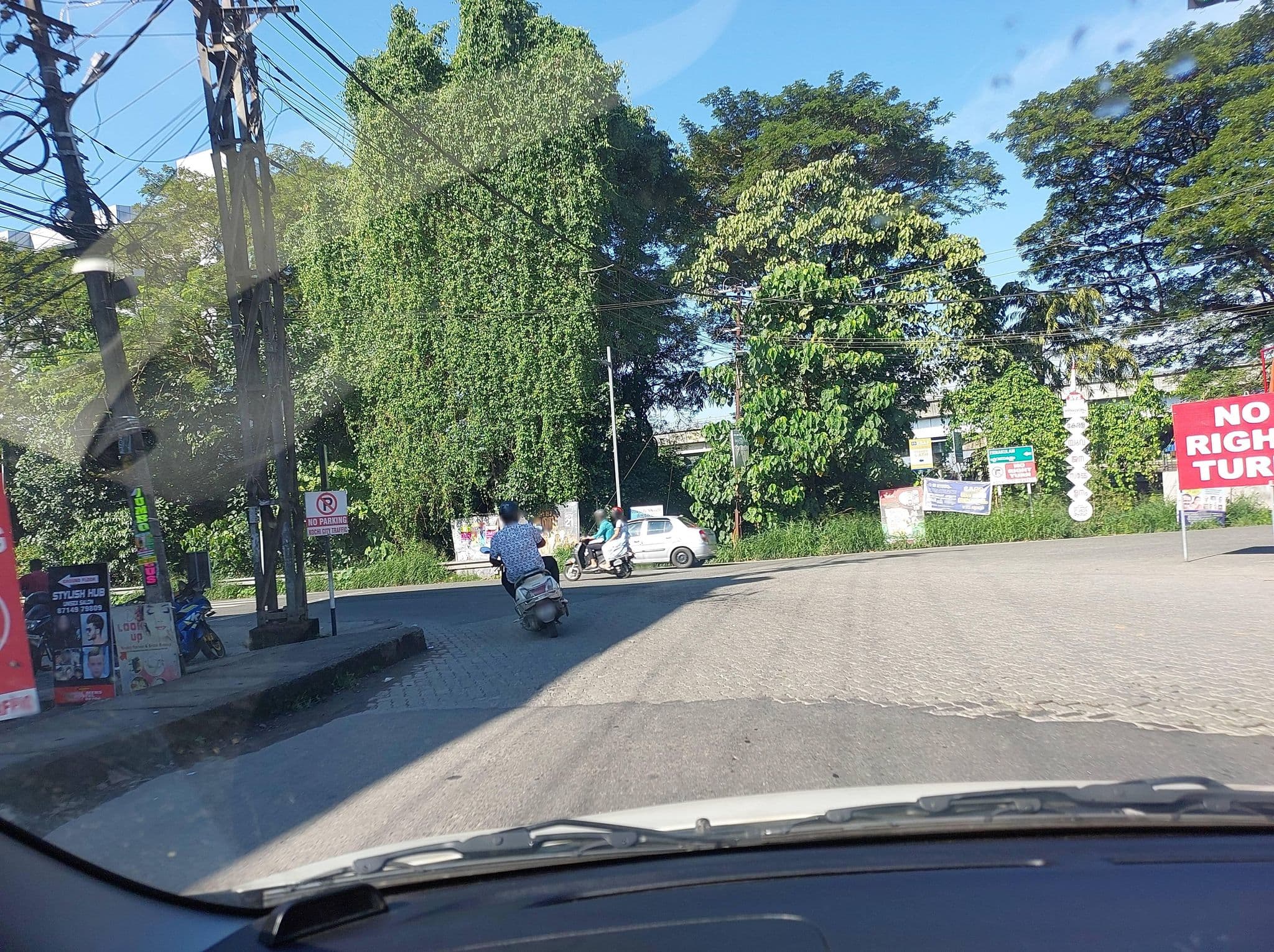 Street view near Royal Men's Hostel, Kalamassery — © V15 (CC BY-SA · Mapillary)