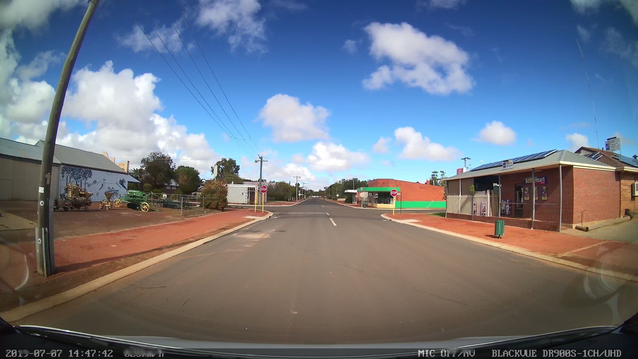 Street view near Kondinin Hotel, Merredin — © bob3bob3 (CC BY-SA · Mapillary)