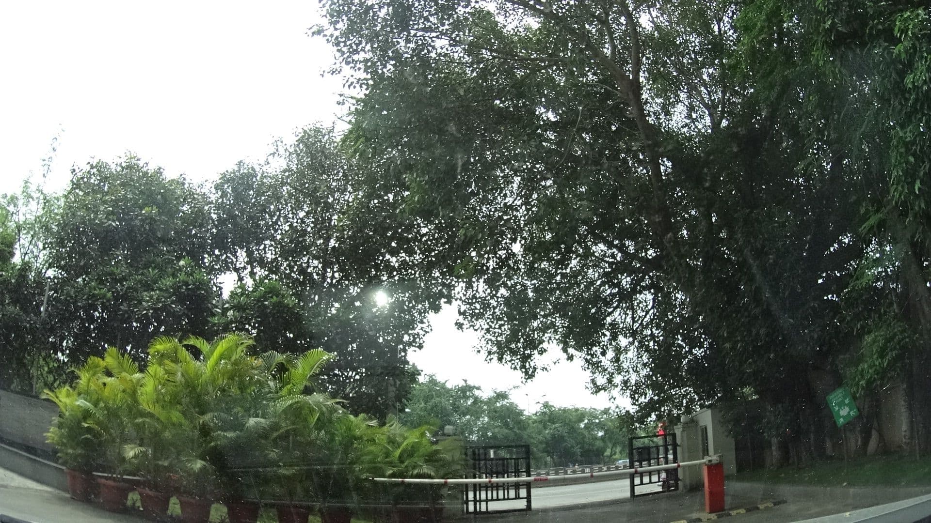 Street view near Ibis Pune Viman Nagar, Lohogaon — © geohacker (CC BY-SA · Mapillary)