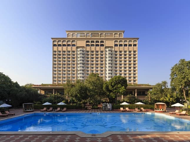 The Taj Mahal Hotel (via Wikimedia Commons, CC BY-SA 4.0)