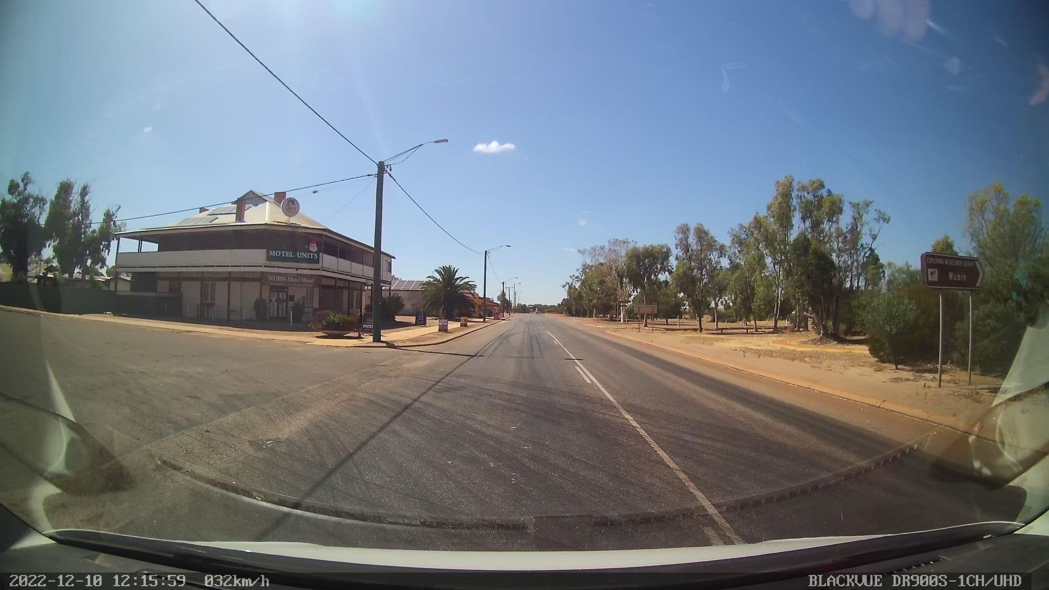 Street view near Wubin Hotel Motel, Moora — © bob3bob3 (CC BY-SA · Mapillary)