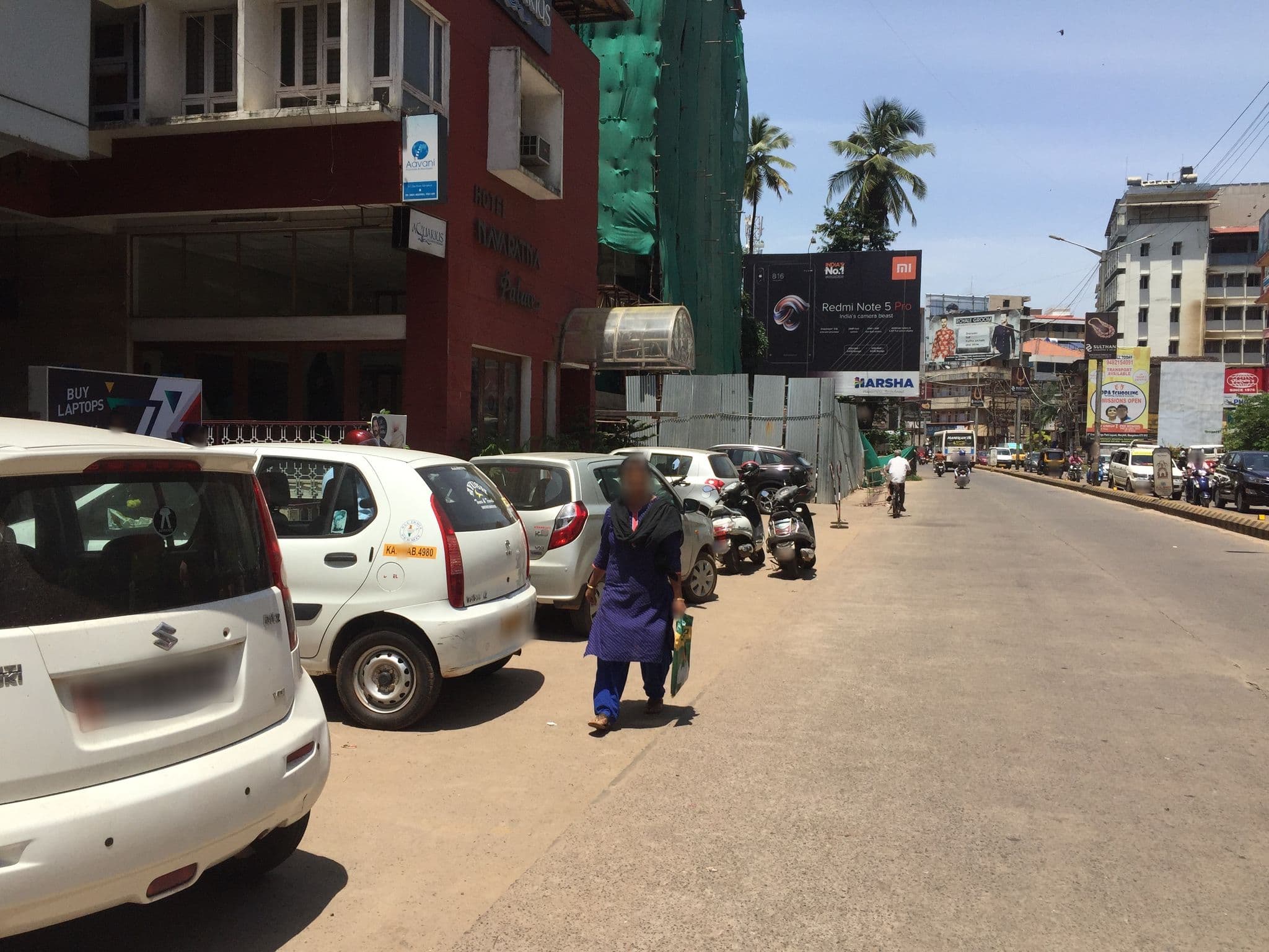 Street view near Hotel Navarathna, Mangaluru — © piyusht (CC BY-SA · Mapillary)