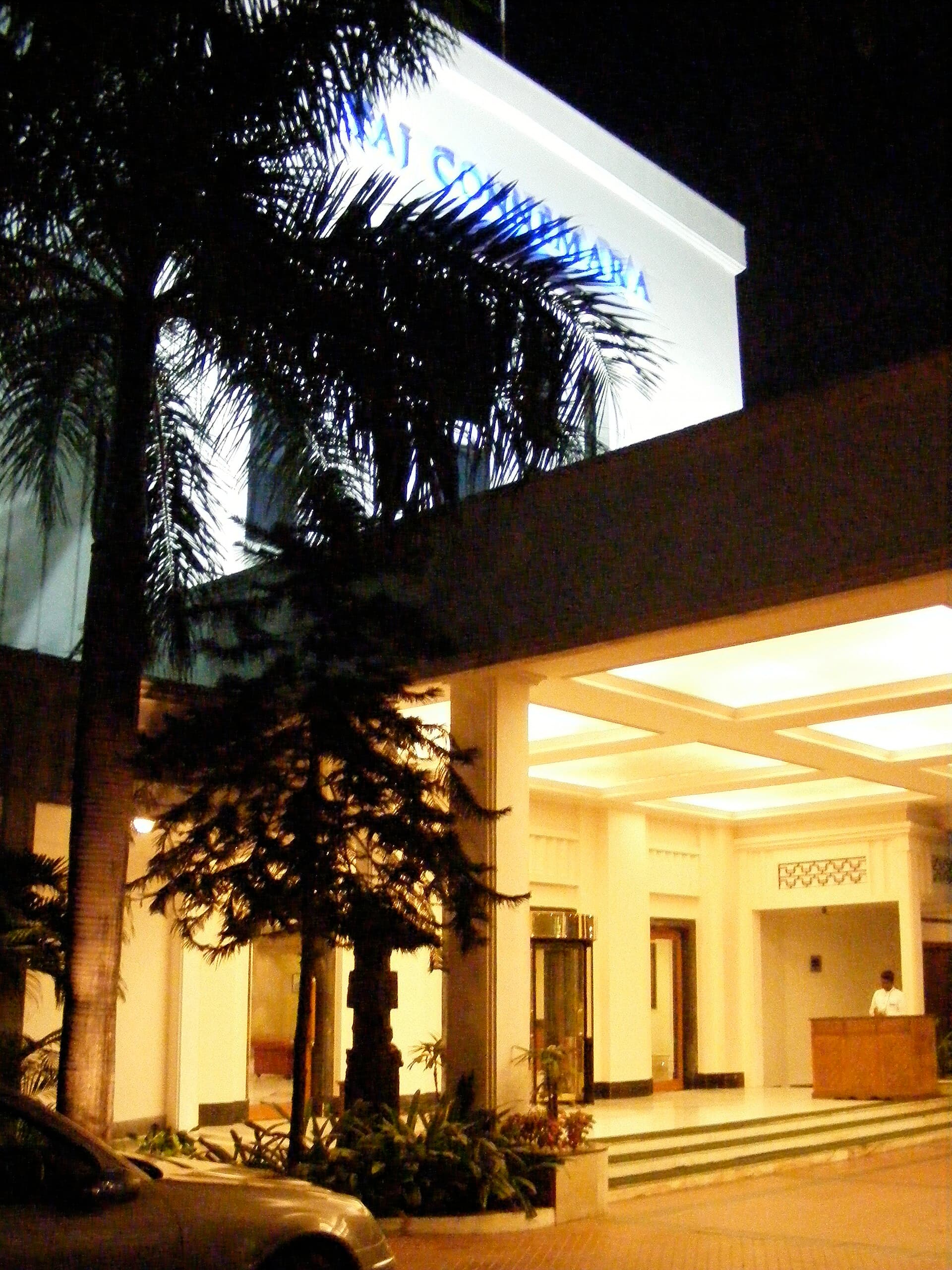 Taj Connemara (via Wikimedia Commons, CC BY 2.0)