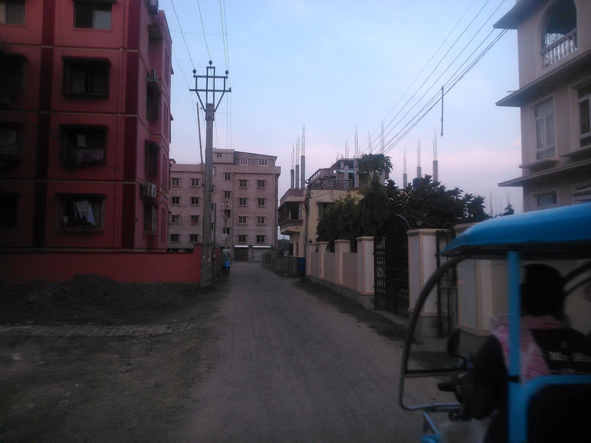 Street view near Prabhupada Niwas, Navadwīp — © japa (CC BY-SA · Mapillary)