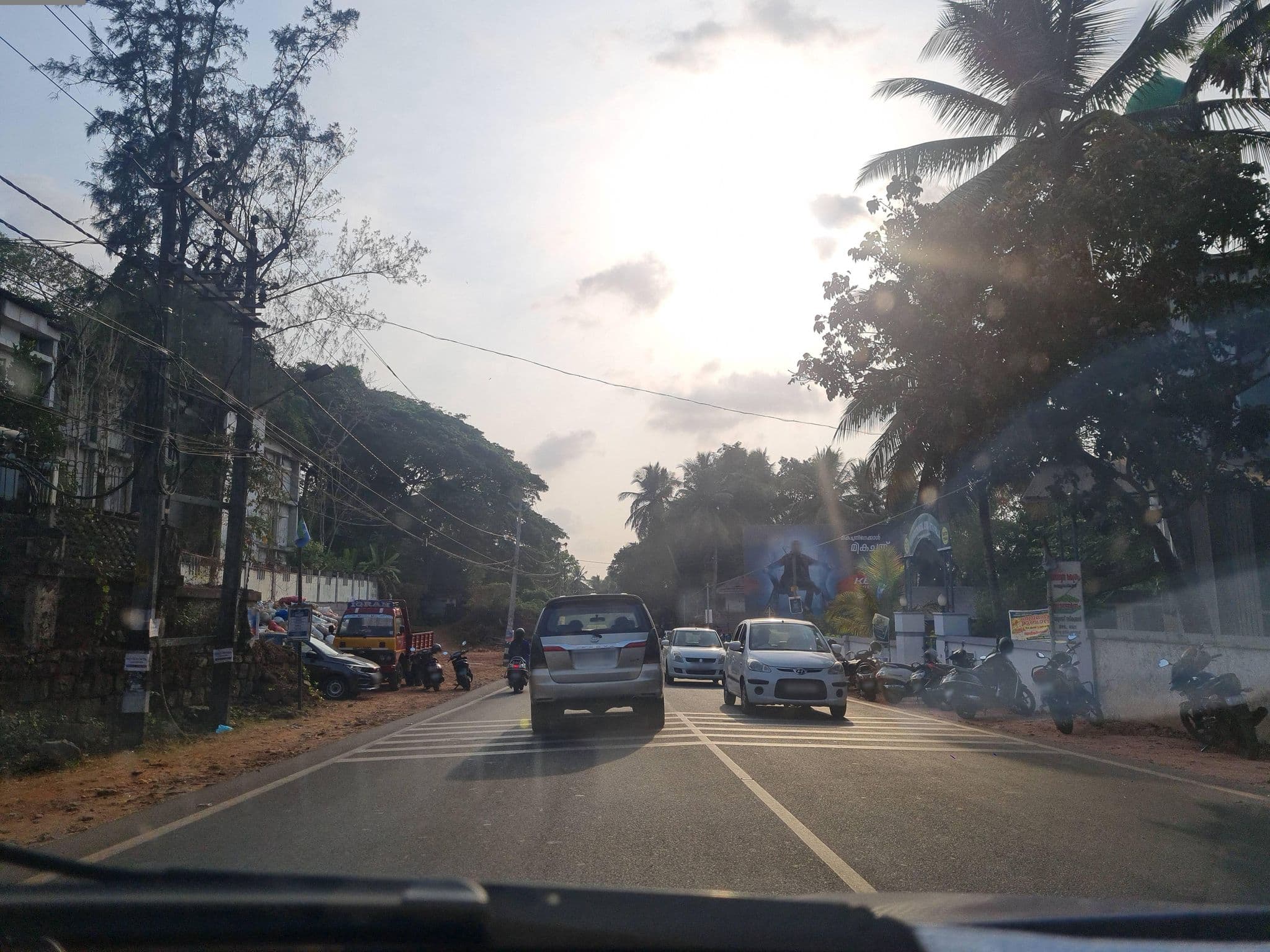 Street view near NGO Quarters Govt Servant's Hostel, Kakkodi — © dinshkm (CC BY-SA · Mapillary)