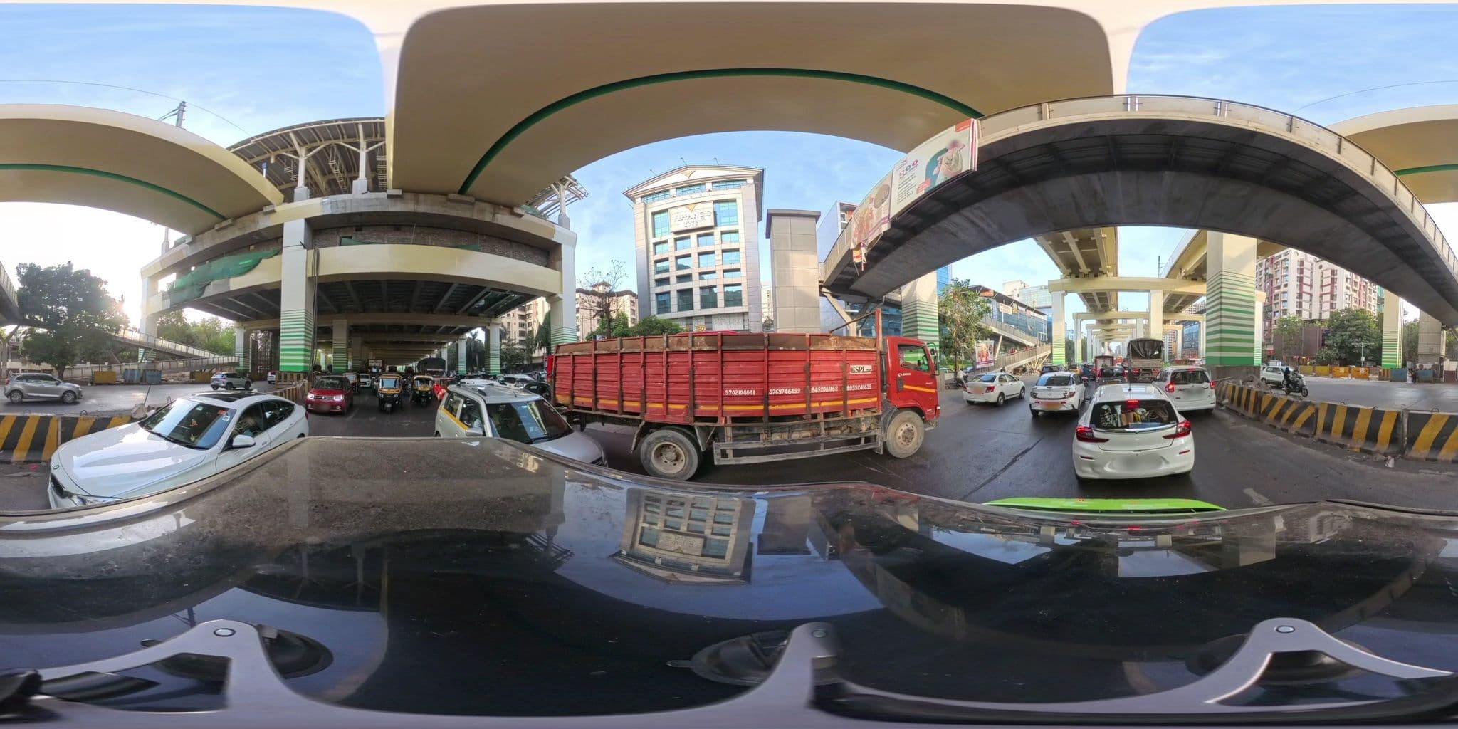 Street view near Vihang's Inn, Thāne — © skysign (CC BY-SA · Mapillary)