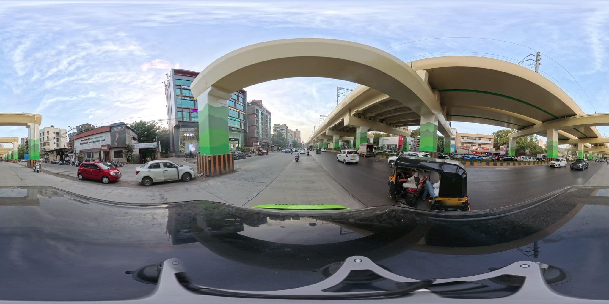 Street view near Silvedor Boutique Hotel, Thāne — © skysign (CC BY-SA · Mapillary)