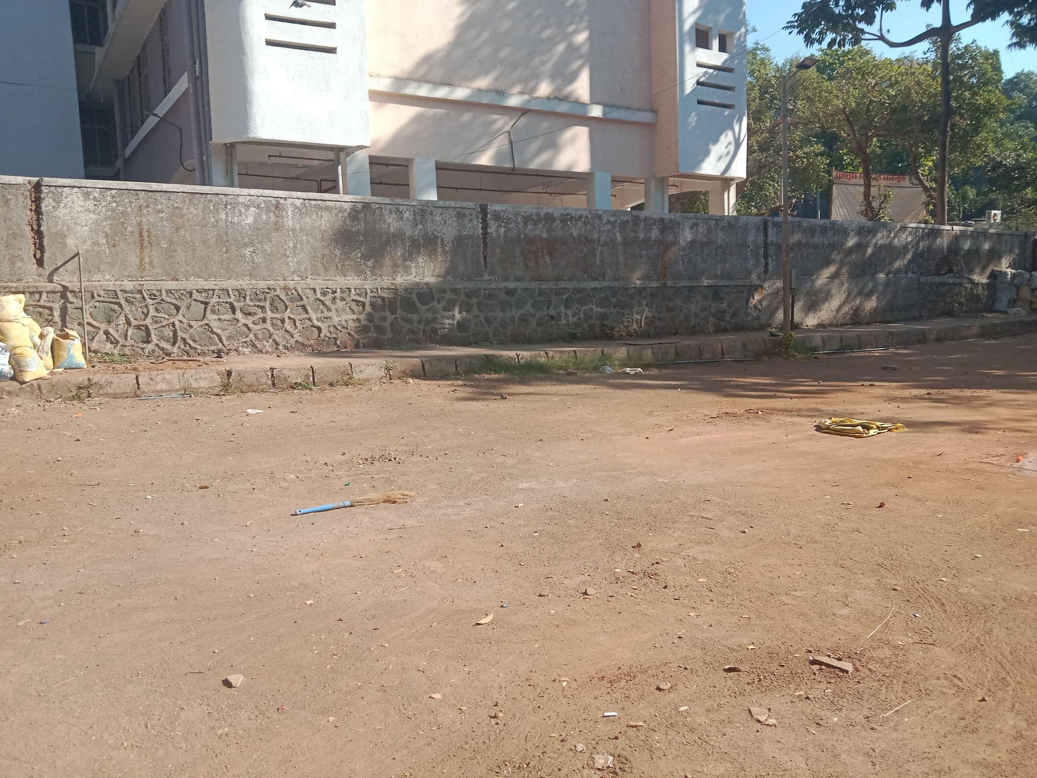Street view near Baluben And Jagjiwan Mulji Hostel For Women, Mumbai — © UN_G6b (CC BY-SA · Mapillary)