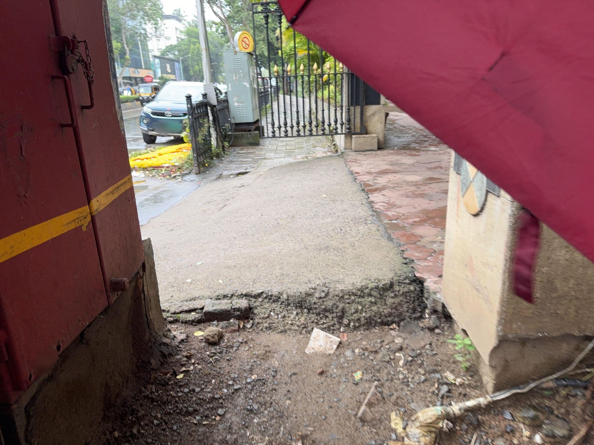 Street view near Juhu Residency Boutique Hotel, Mumbai — © WP_vanilla (CC BY-SA · Mapillary)